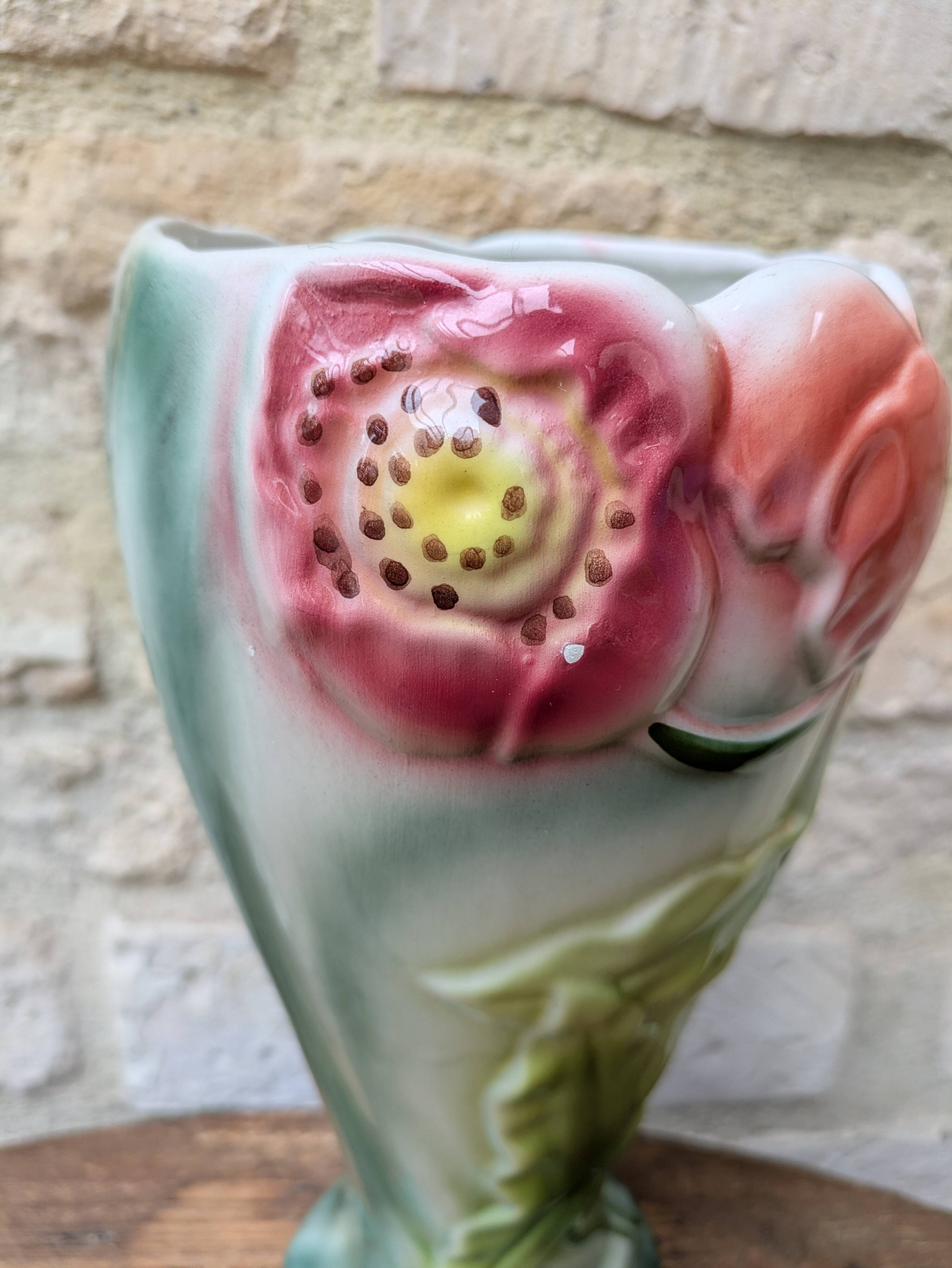 Antique large slipware vase decorated with anemones, Saint Clément, H30cm.