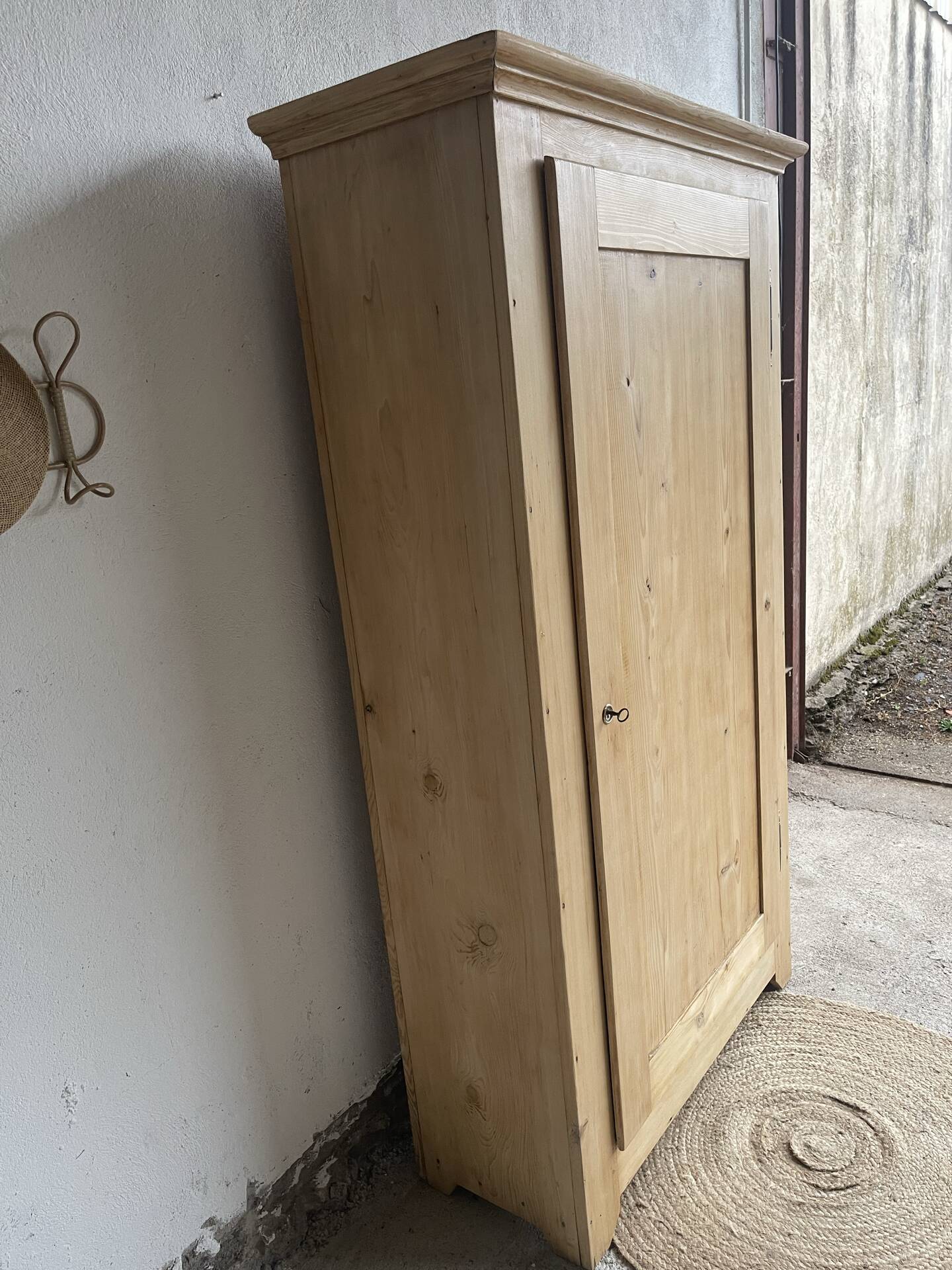 Hat cabinet