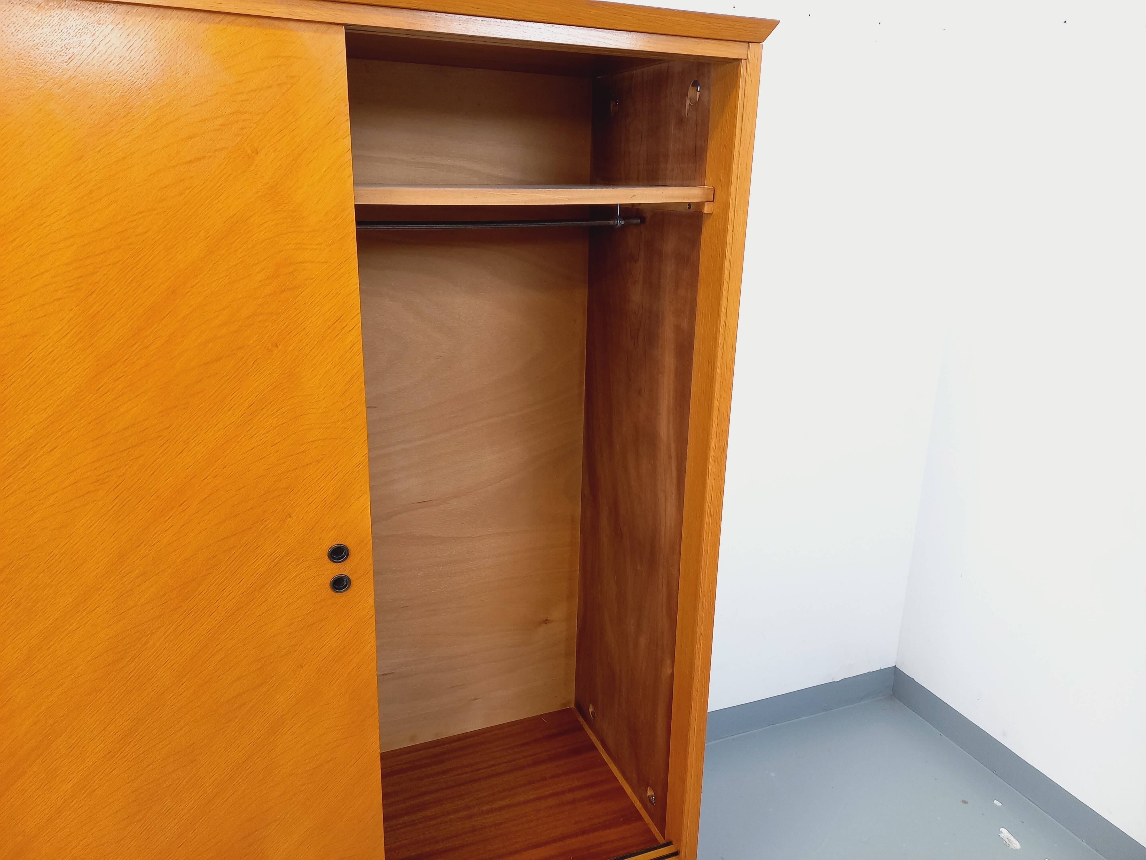 Armoire vintage en bois de chêne des années 60
