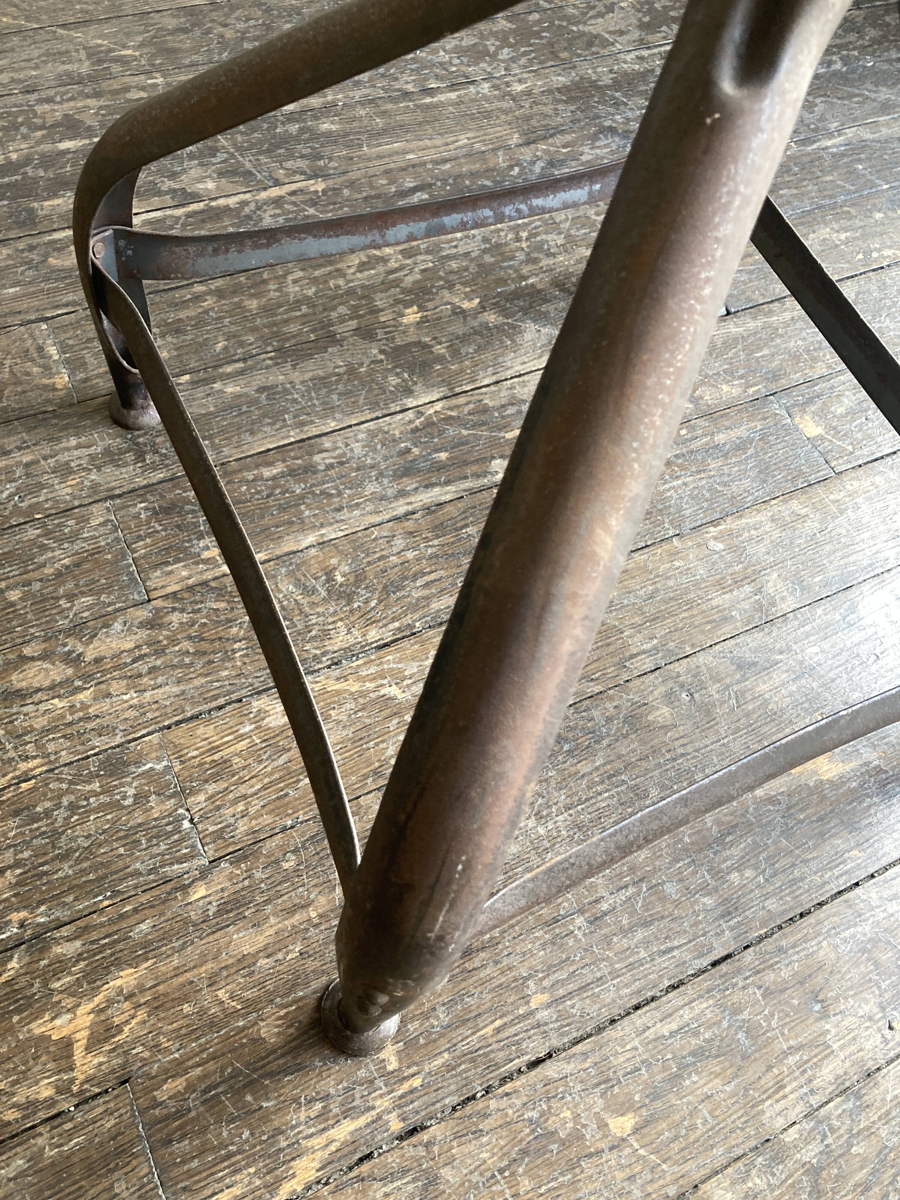 Tabouret à vis Nicolle 1950 en fer brut