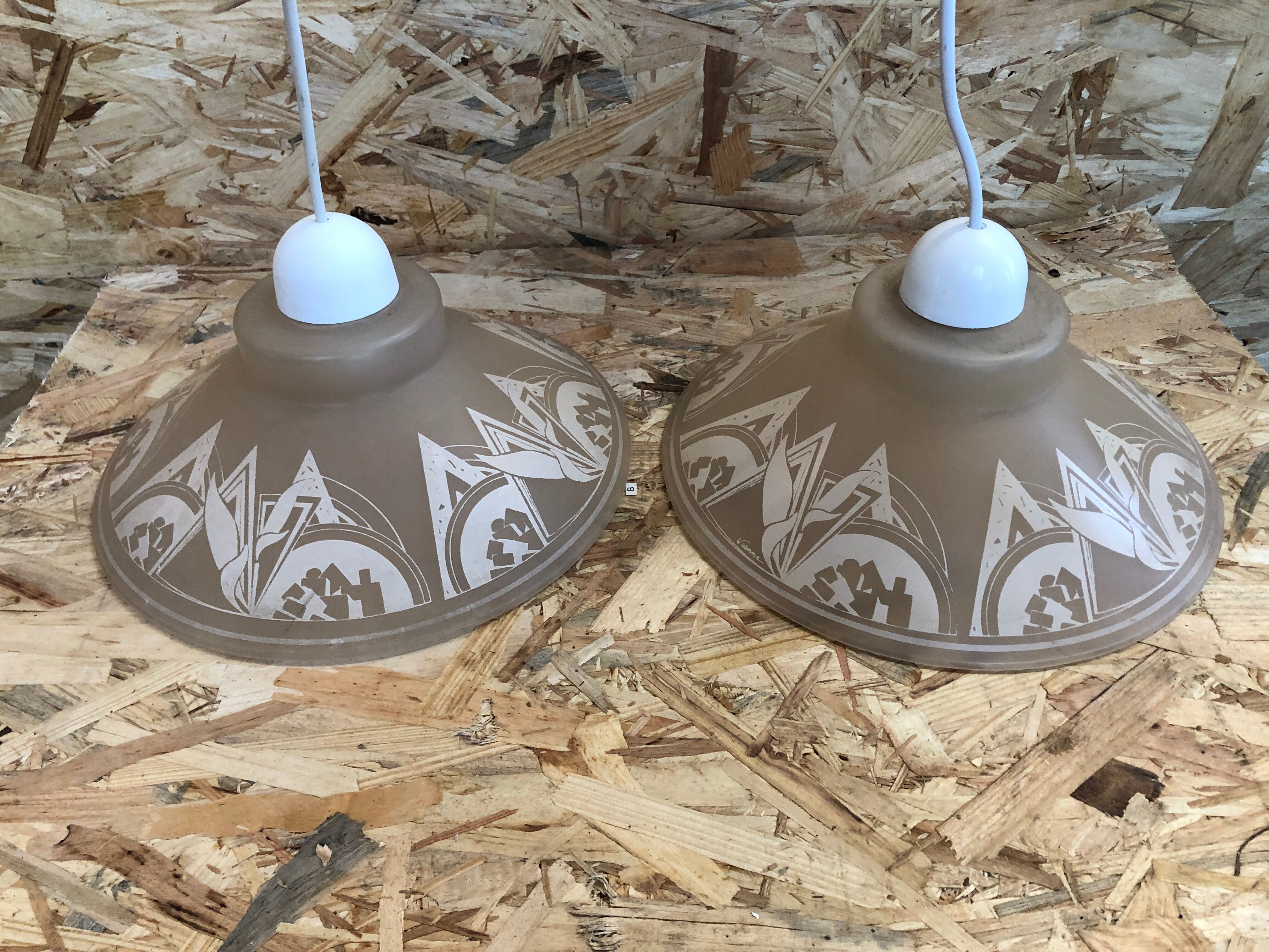 Old pair suspension vianne molded glass + decor + vintage white thread