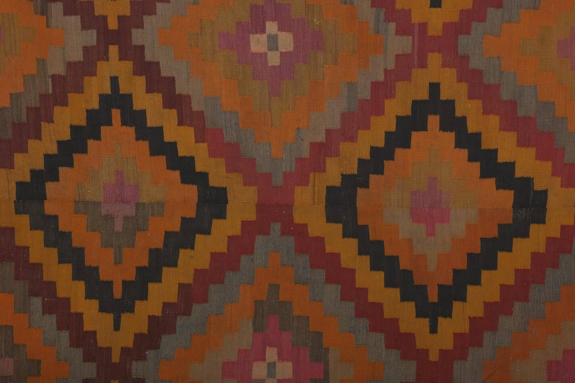 Vintage Turkish kilim, handwoven, 195x321 cm.