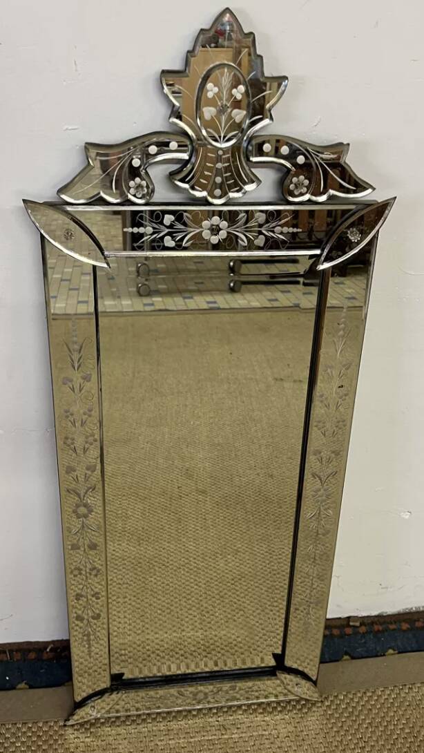 Venetian mirror with floral decoration pediment