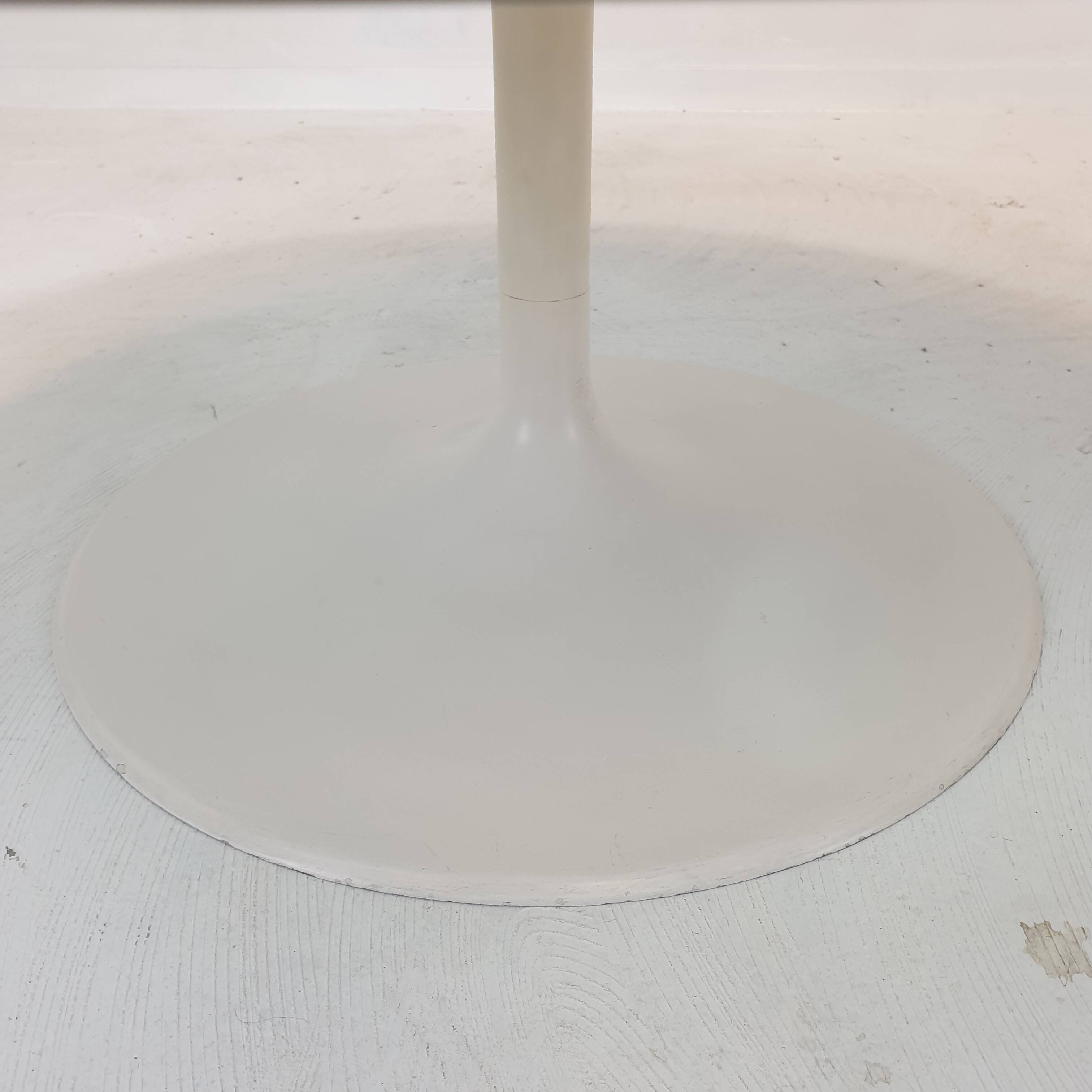 Round coffee table by Geoffrey Harcourt for Artifort, 1960s.