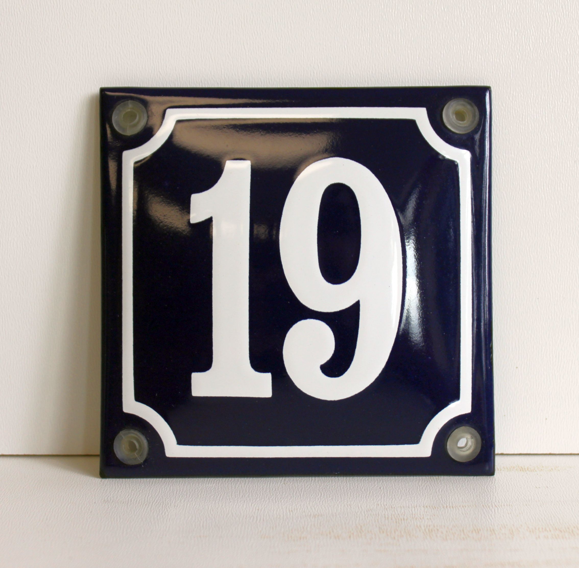 Enamelled rush plate