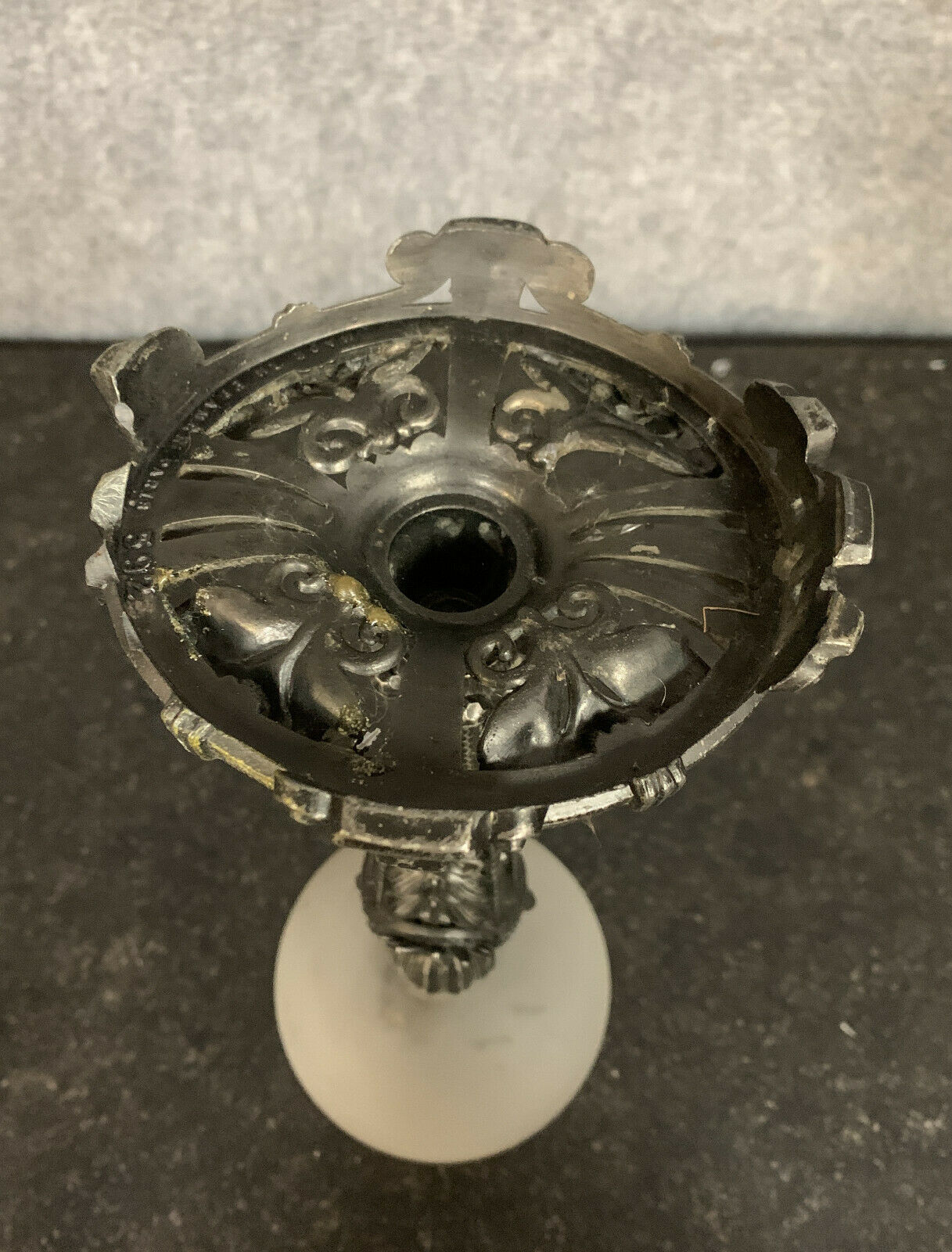 Lampe époque Art Déco en bronze argenté et opaline vers 1850