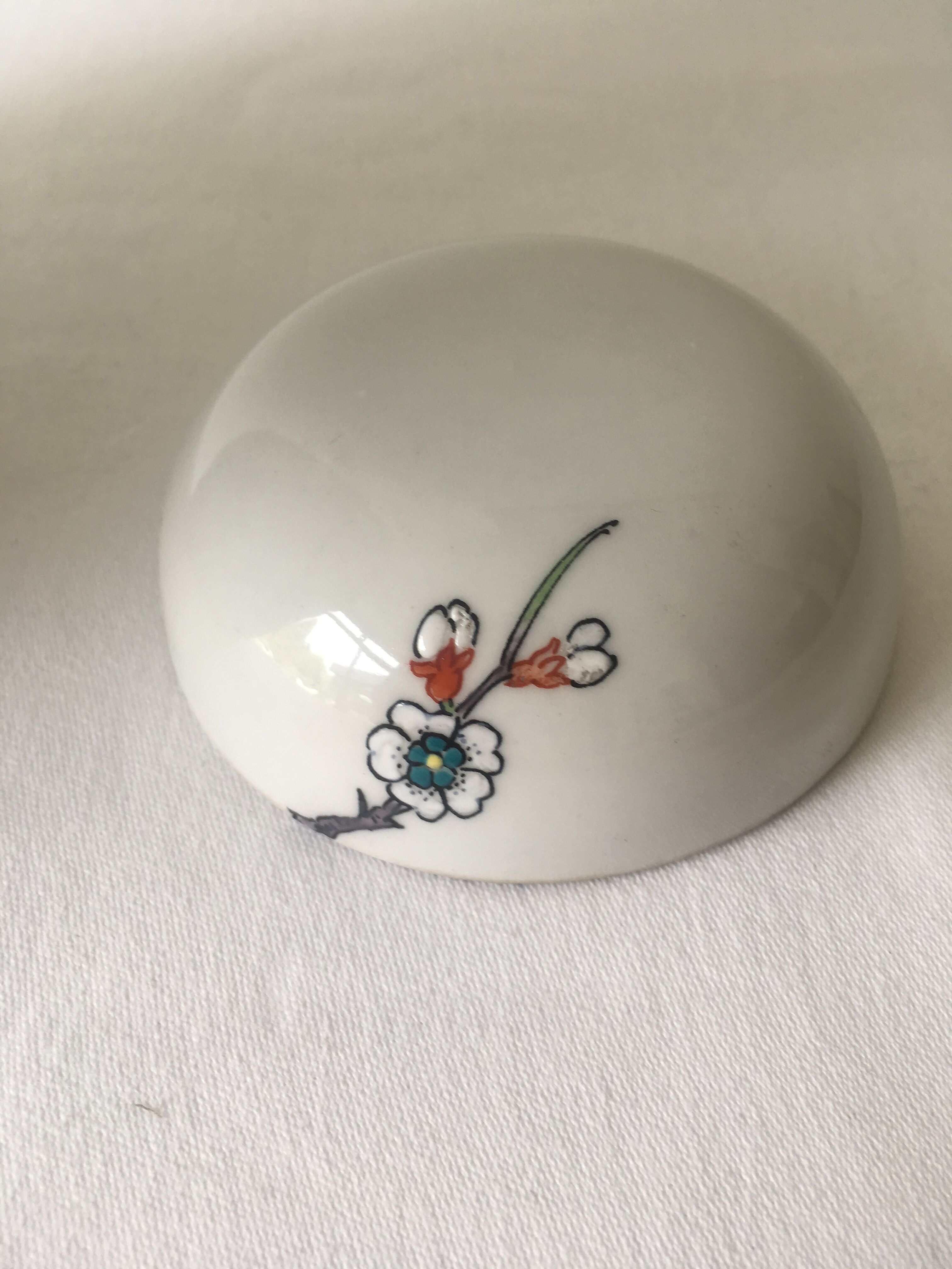 Covered pot in Paris porcelain