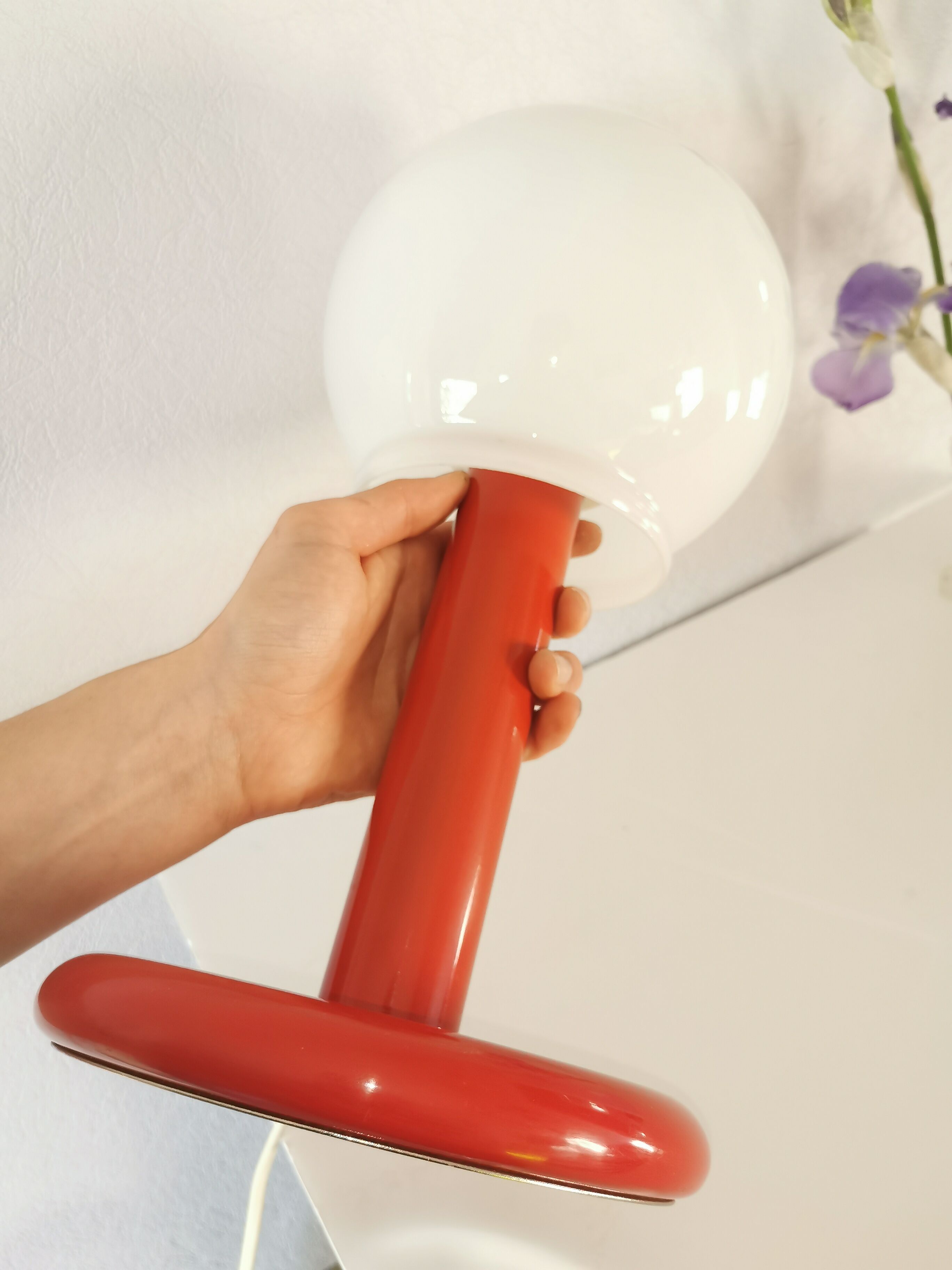 Mushroom lamp in lacquered steel and opaline, bubble gum, space age, 1970