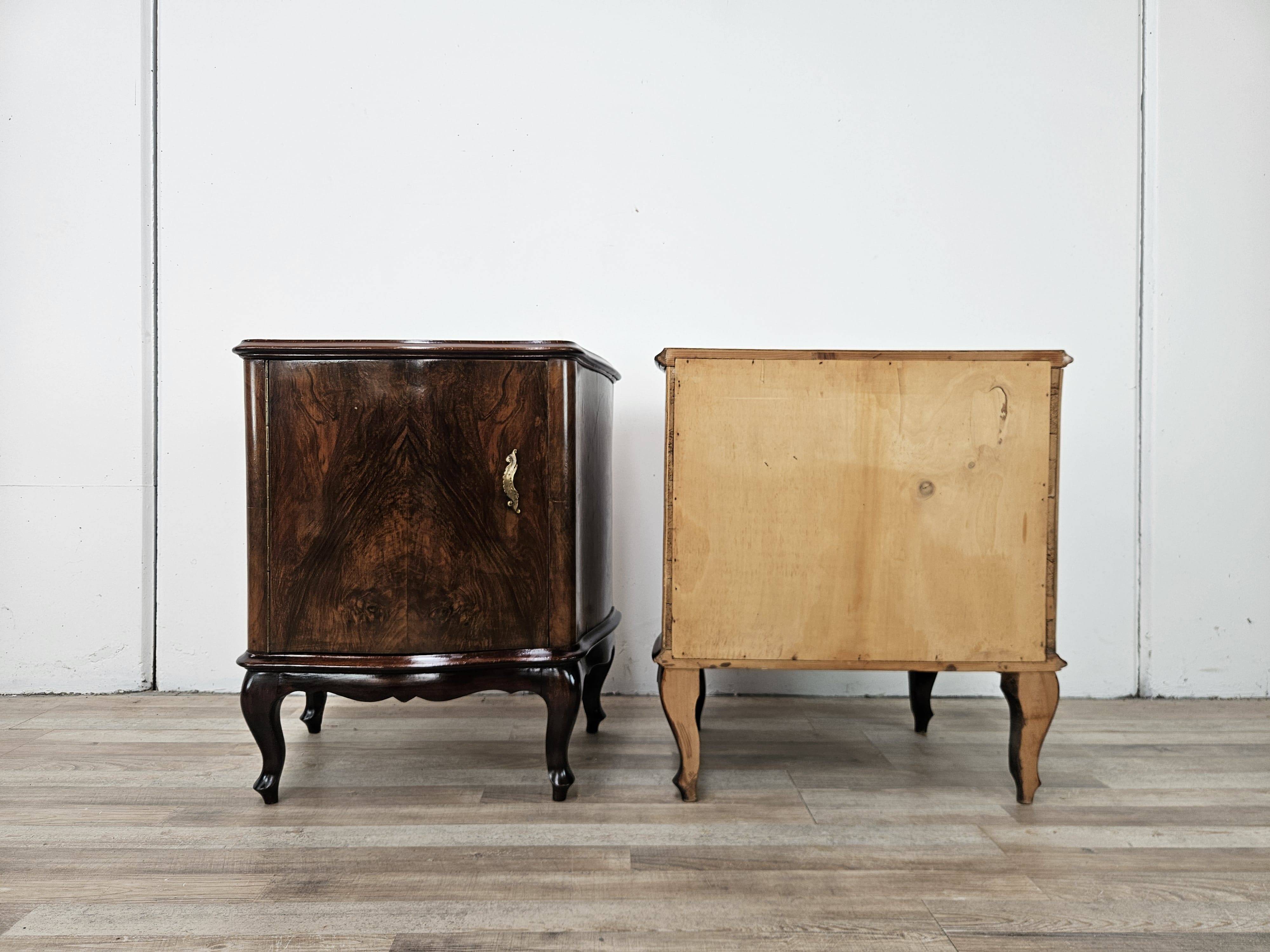 Pair of 1940s Chippendale bedside tables in walnut burl