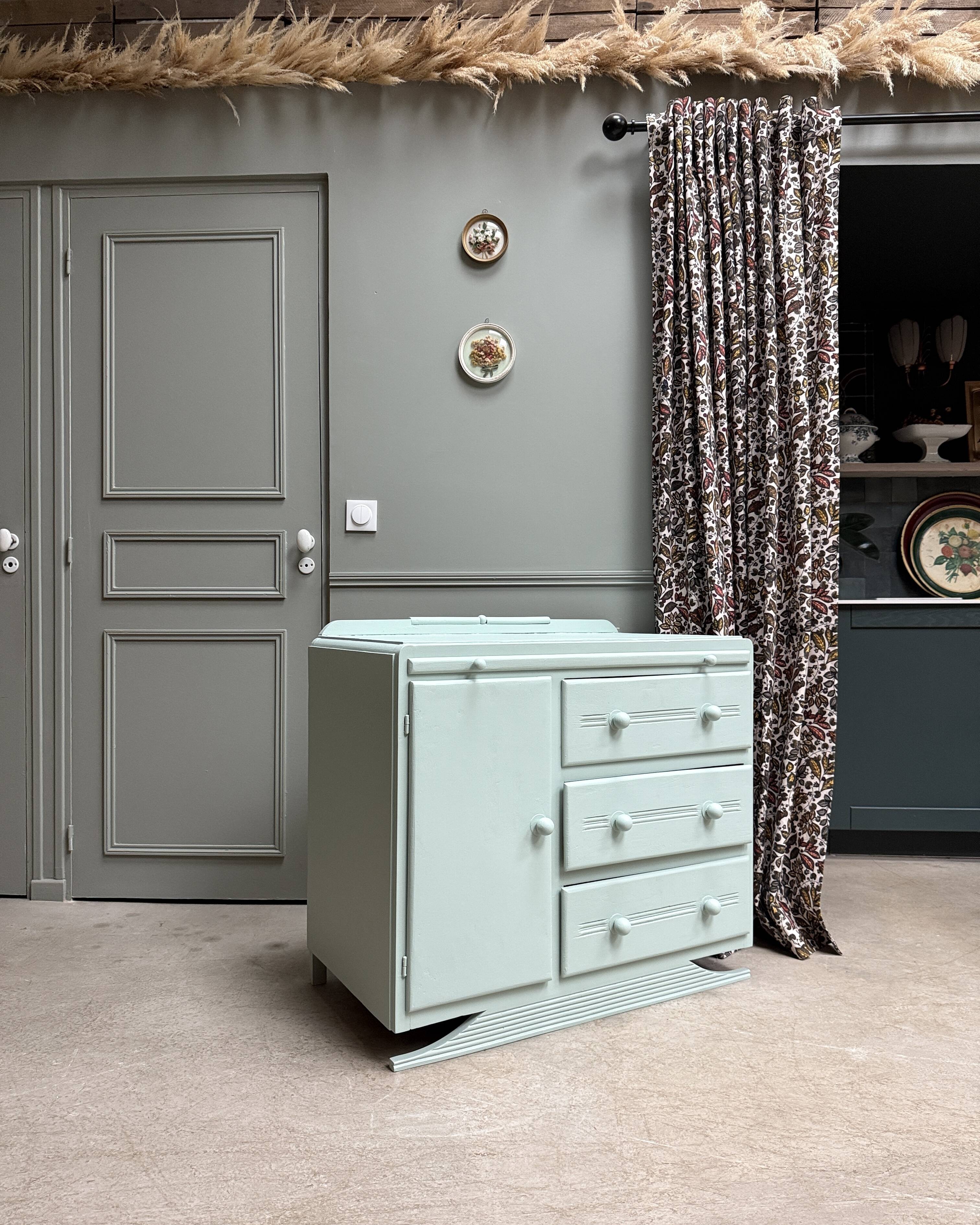 Art Deco chest of drawers