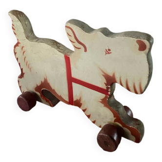 Petit chien en bois à tirer ancien