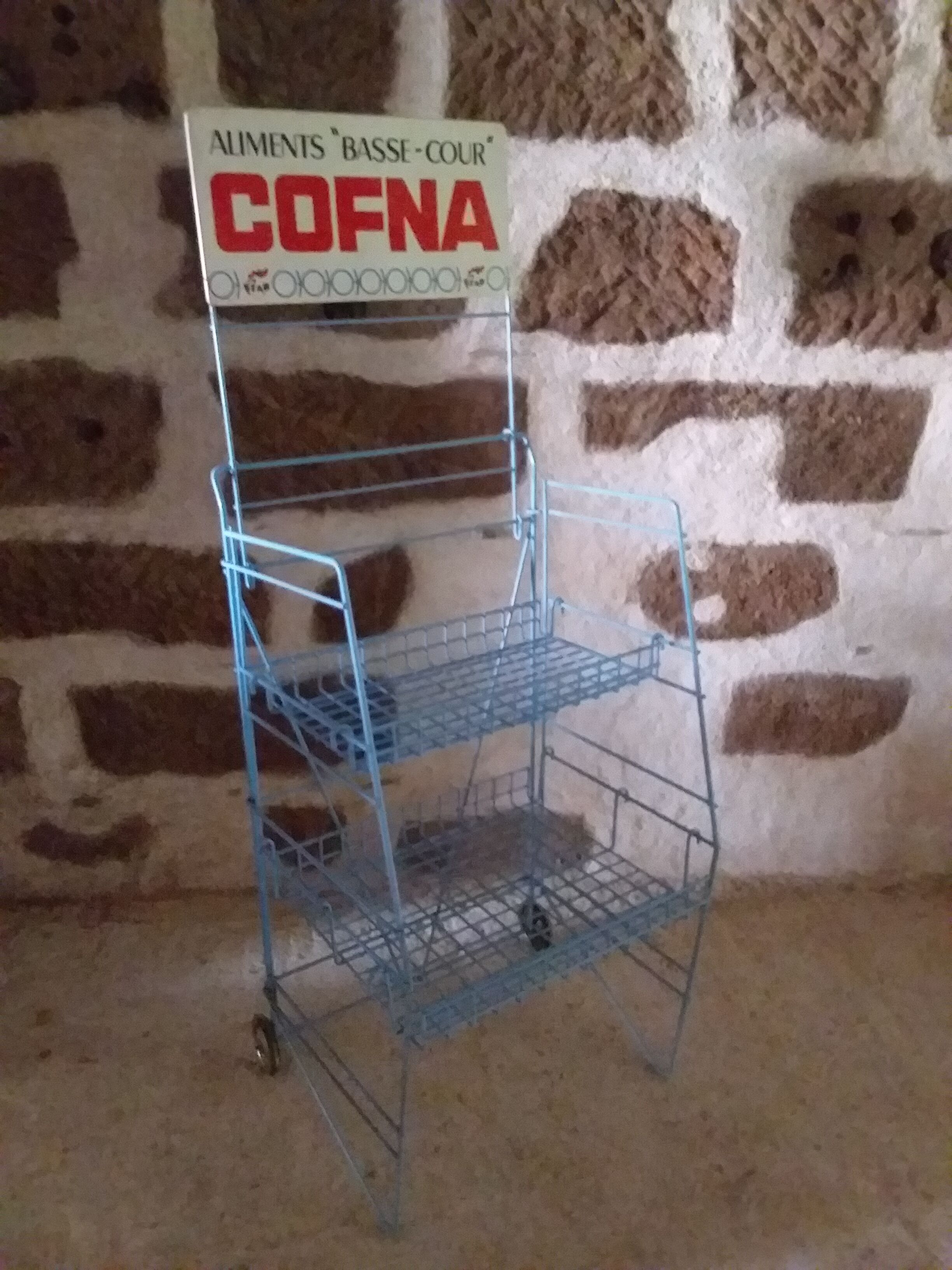 Advertising wire shelf