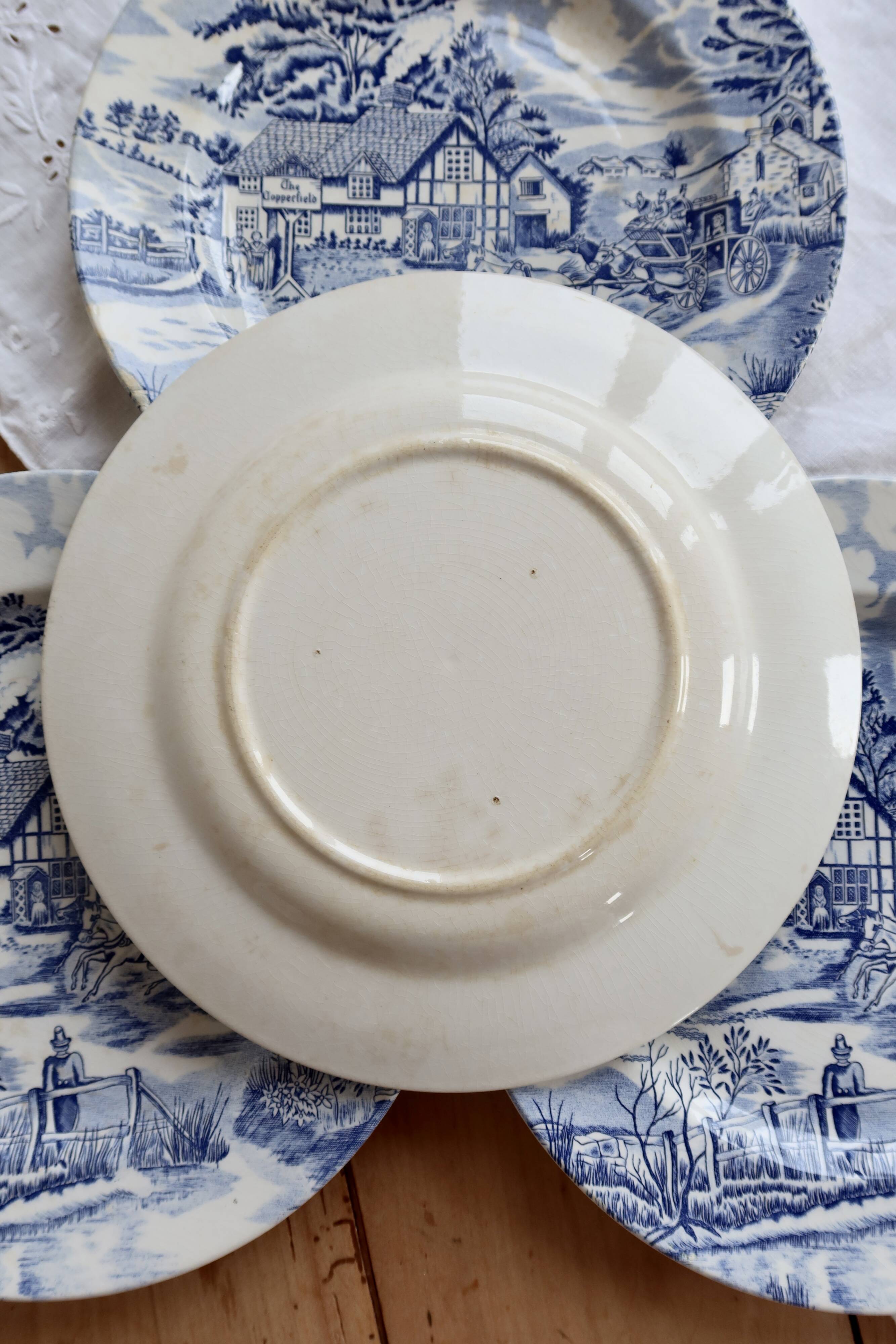 4 vintage blue and white dinner plates – Romantic English countryside decor