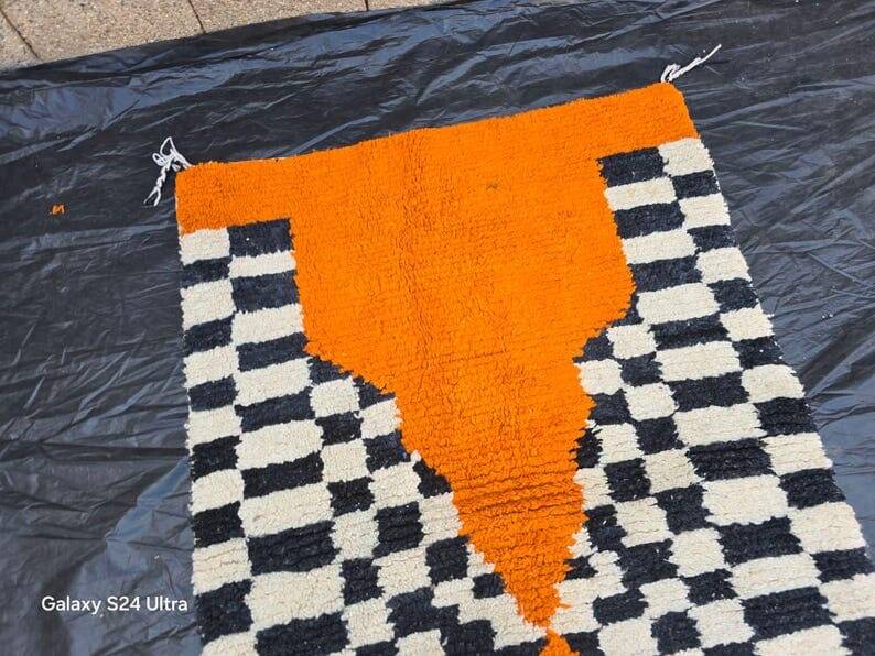 Handmade wool Beni Ouraine rug, size 100 x 200 cm
