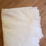 Rectangular ruffled tablecloth