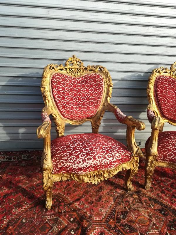paire de fauteuils d'apparat en bois doré