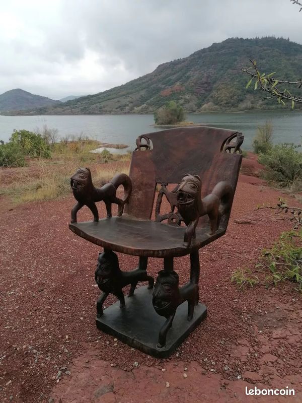 Chair and table of a dignitary in carved wood from Benin, 1950
