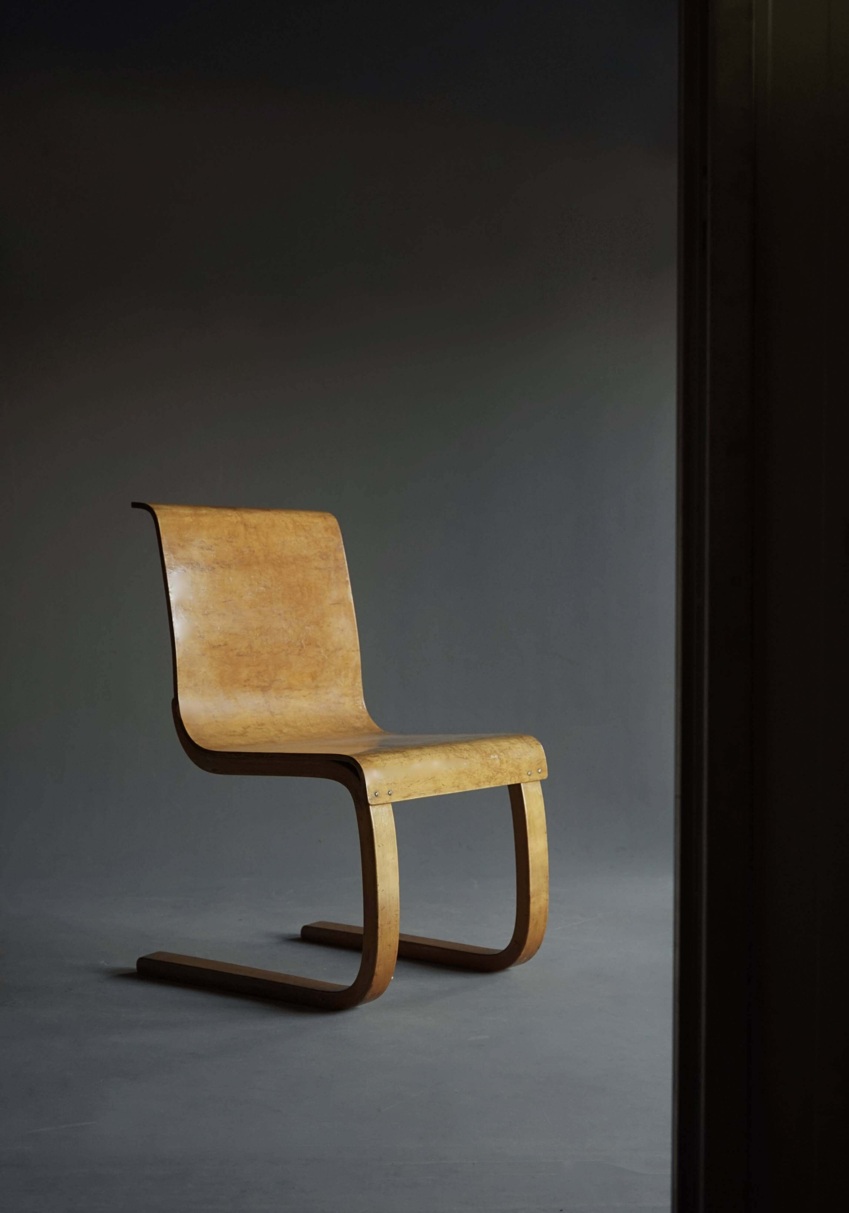 Alvar Aalto model no.21 chair with rare karelian birch seat, Finland 1930s