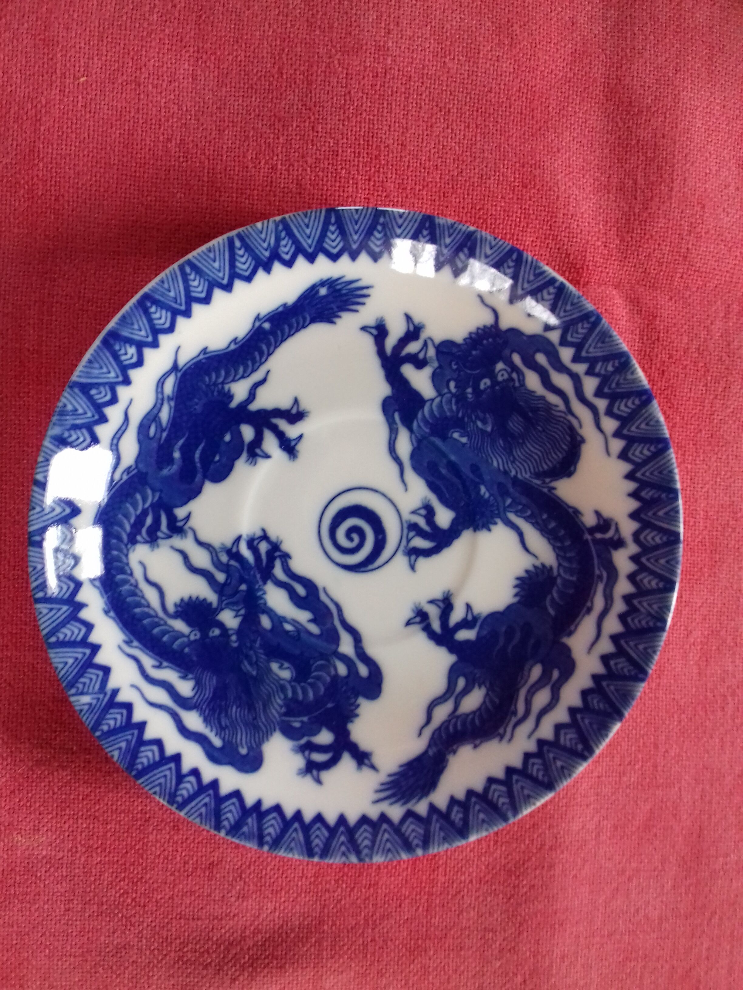 2 porcelain cups with their saucer, hand-painted "Japanese dragon" décor. Do in Japan.