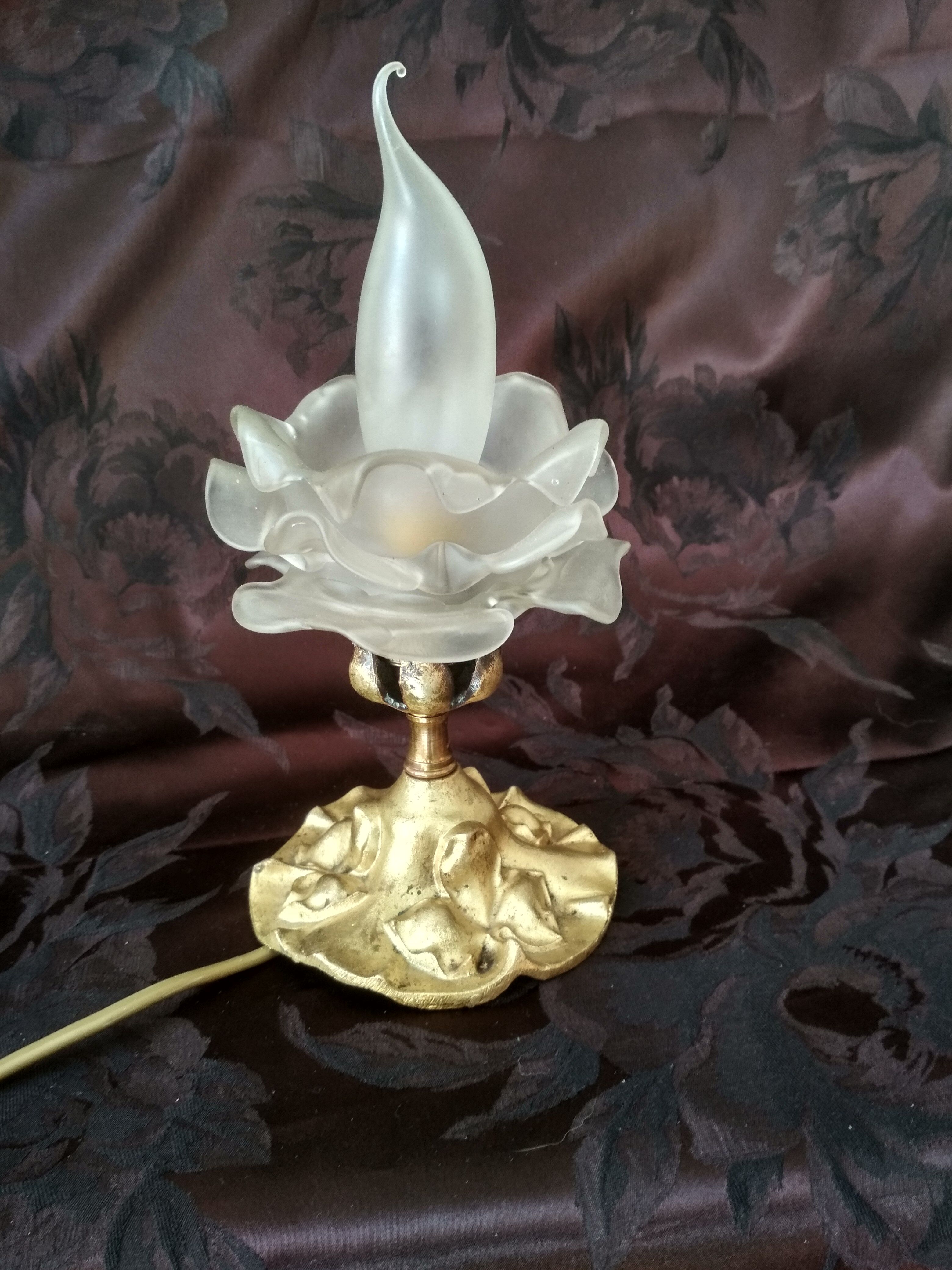 Art nouveau lamp in gilded bronze with glass tulip