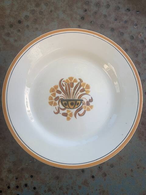 8 flat plates, Carnation model, art deco, CREIL ET MONTEREAU, floral pattern, old