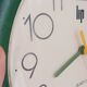 90s lip clock
