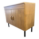 Commode vintage avec pieds en acier