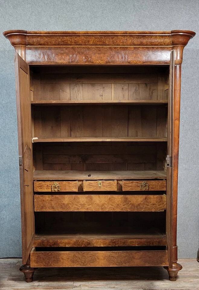 Louis Philippe period Burgundy armoire in walnut and burl wood circa 1830