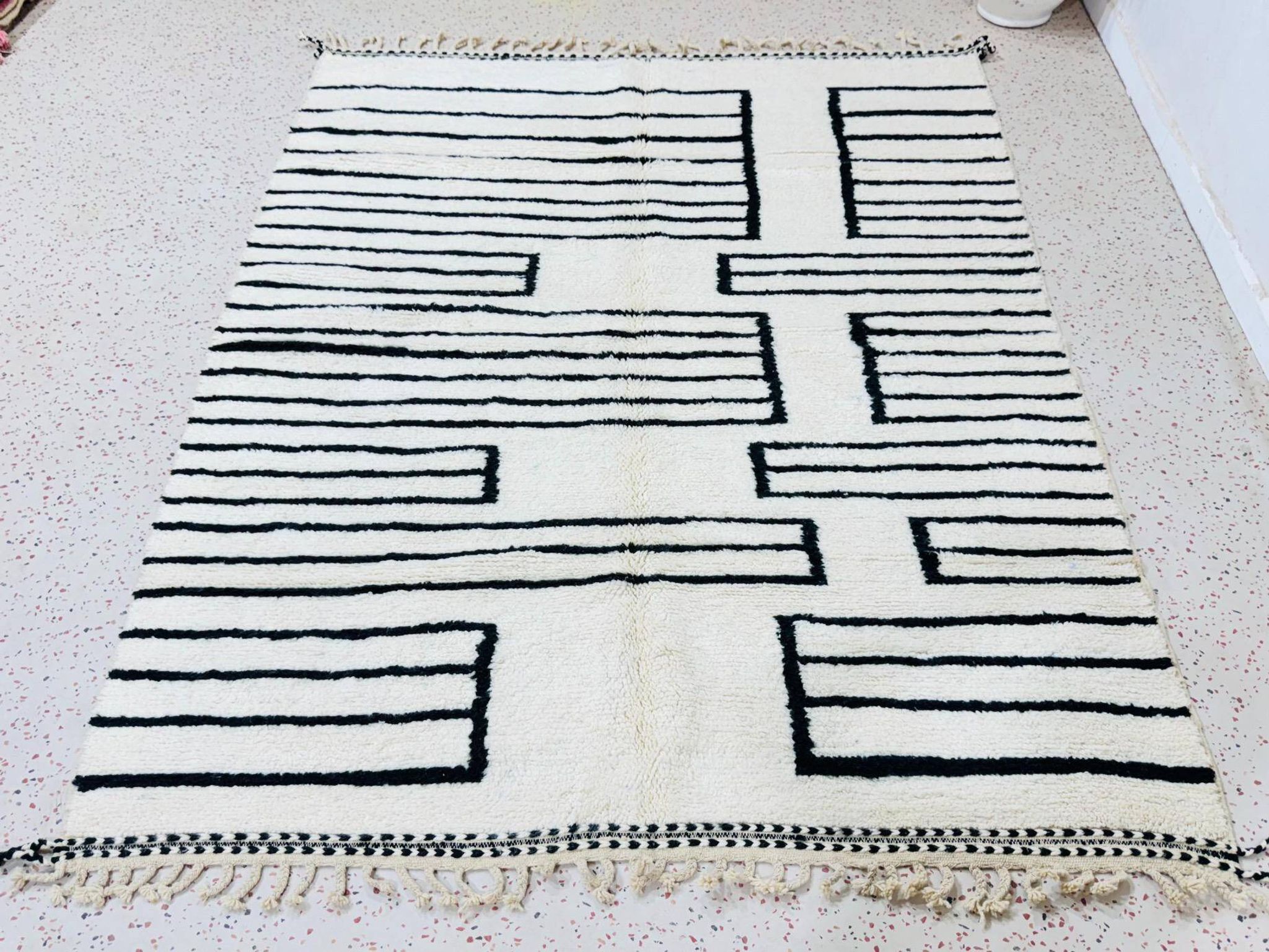 Traditional Berber rug in natural wool 2.5x1.5 m