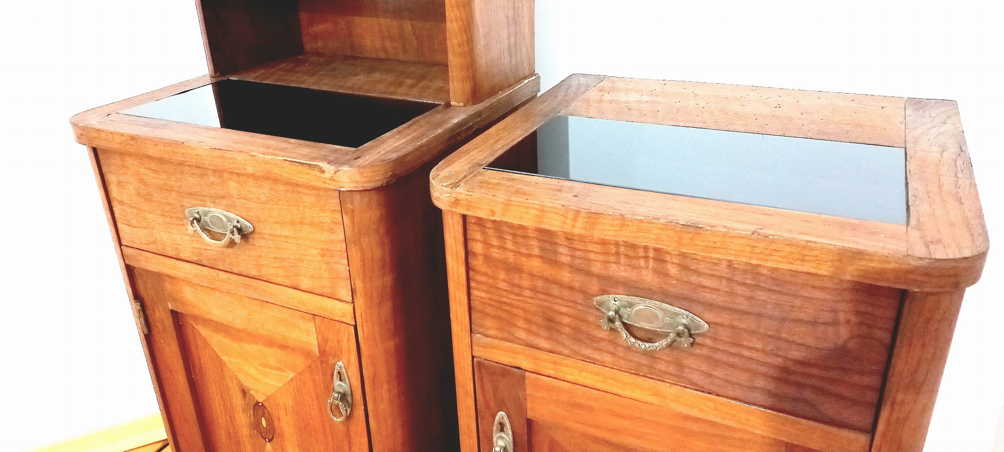 Paire d’armoires étroites avec une extension, les années 60
