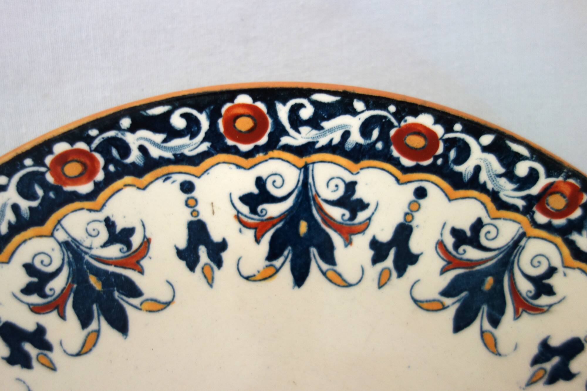 2 decorative wall plates Gien, circa 1900