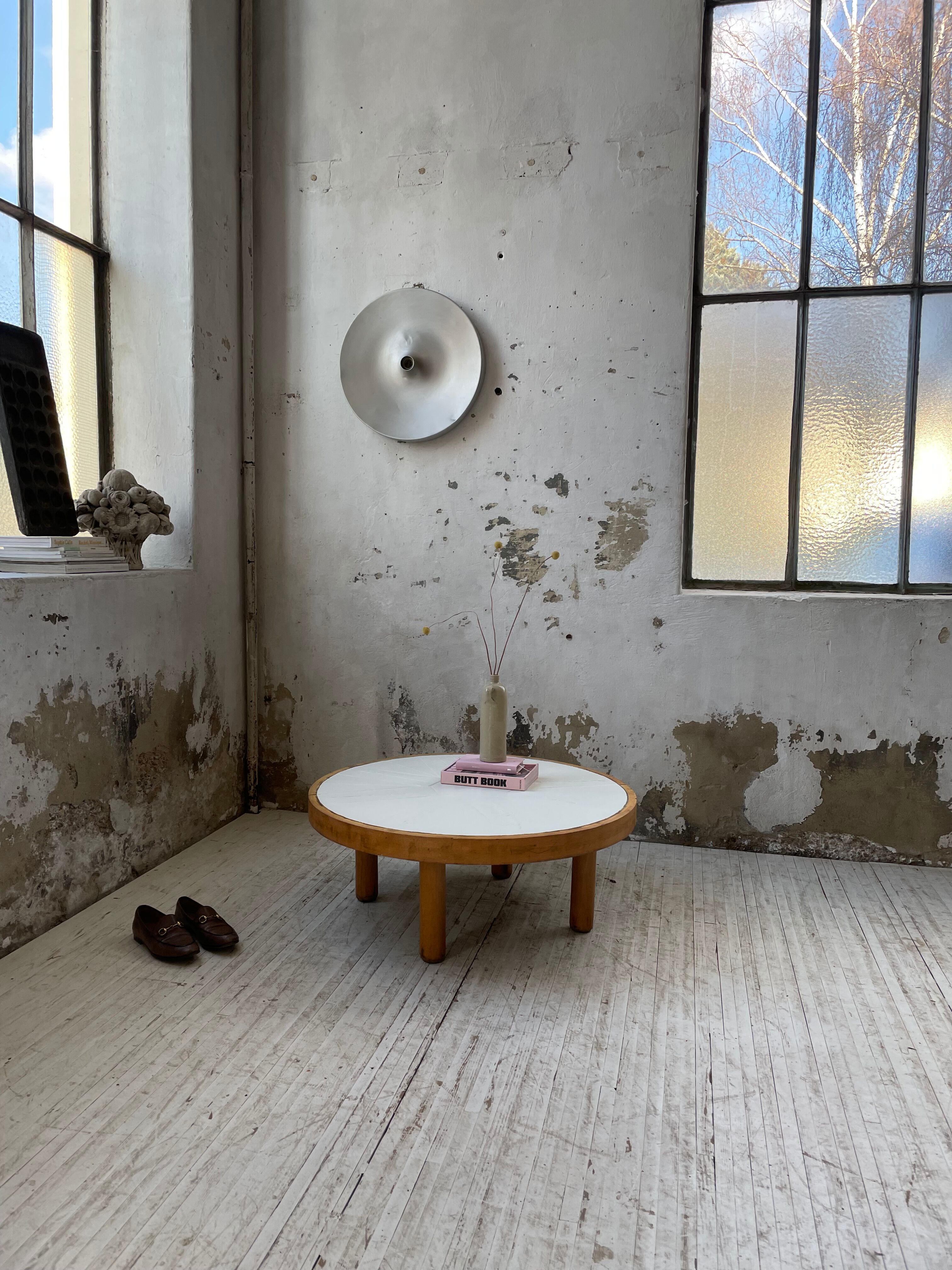 Round coffee table white ceramic and wood