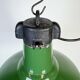 Lampe à suspension industrielle en émail vert, années 1960