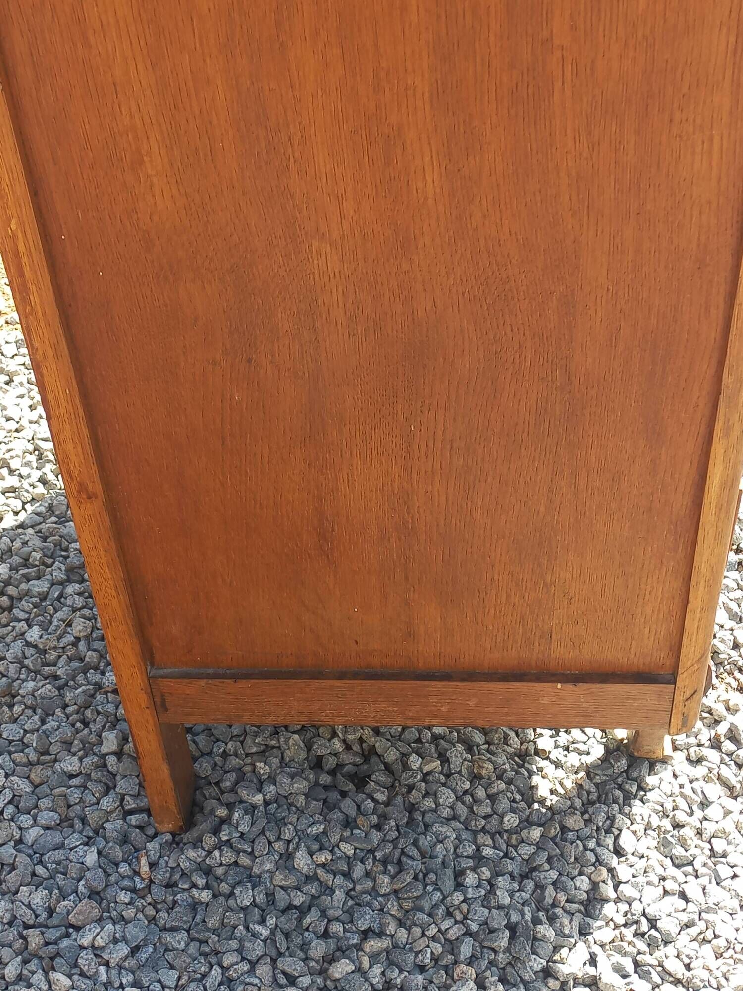 Vintage oak chest of drawers with 5 drawers from the 1950s.