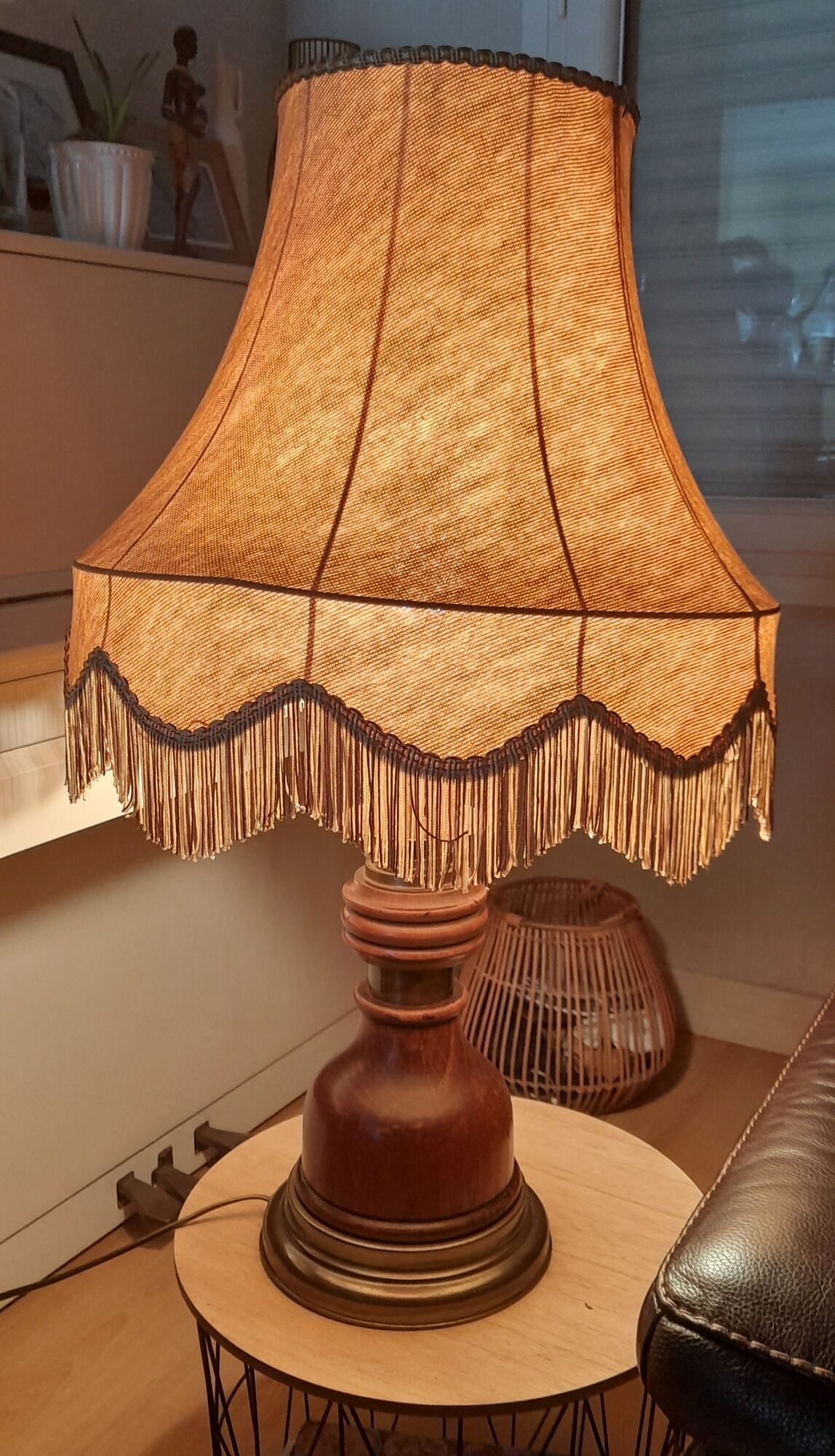 Large rustic table lamp foot wood & brass, lampshade pagoda beige fabric, years 50/60