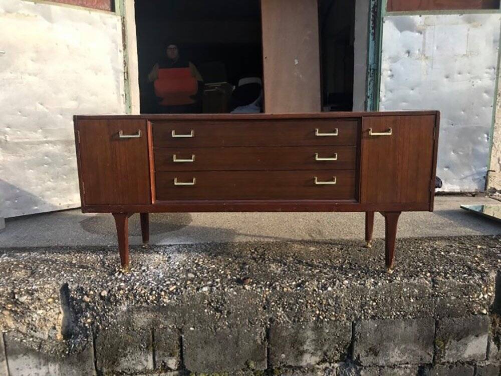 Enfilade G-Plan Tola 1960s in teak and brown brass - long Mid-Century buffet