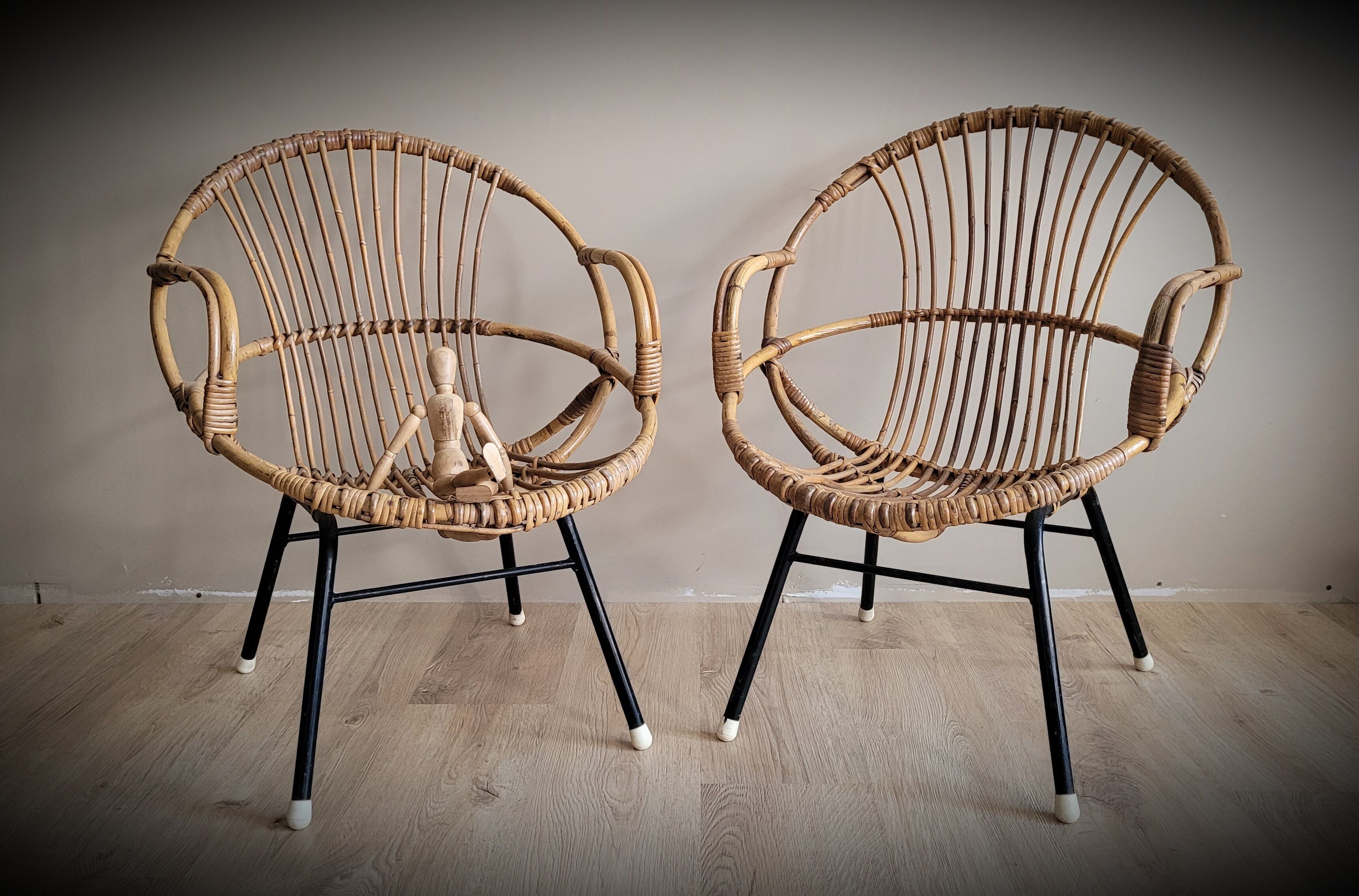 Duo rattan chairs