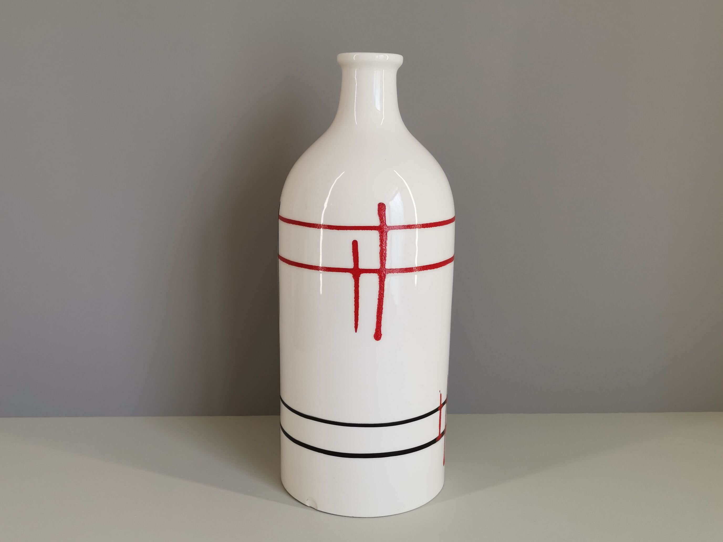 Vase French modernist graphics lines