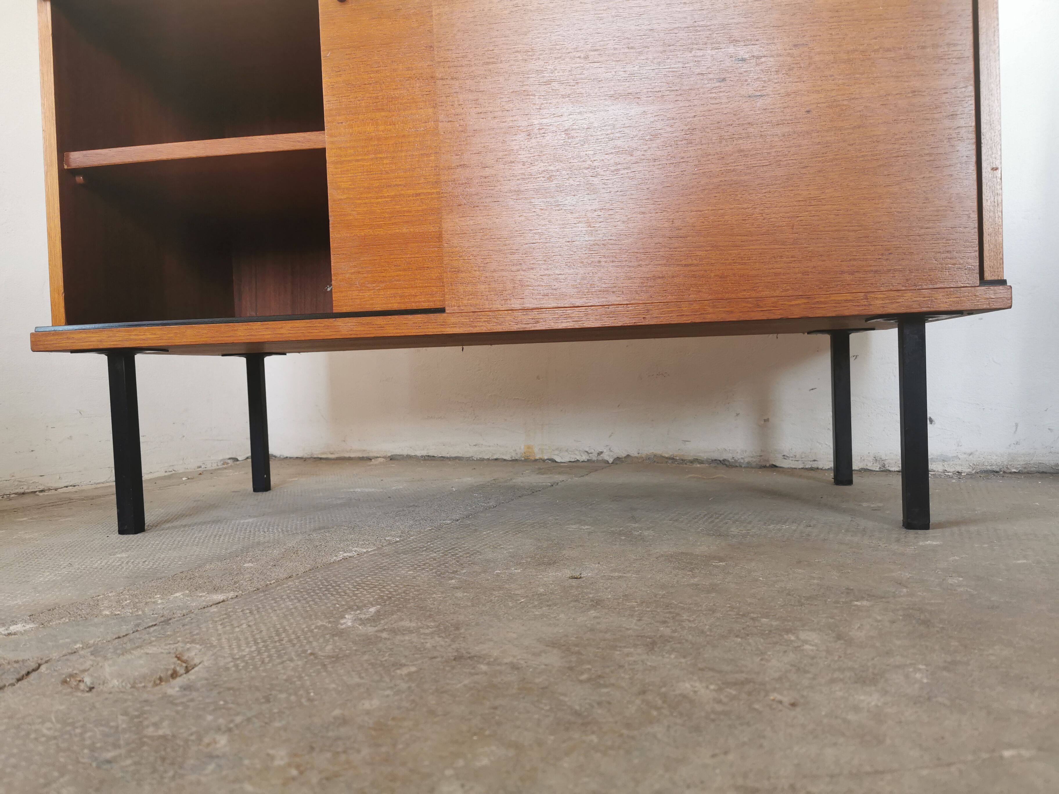 Buffet portes coulissantes en teck de Gunther Renkel pour Rego