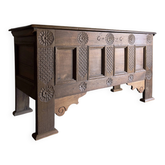 Carved oak chest sideboard, 18th century