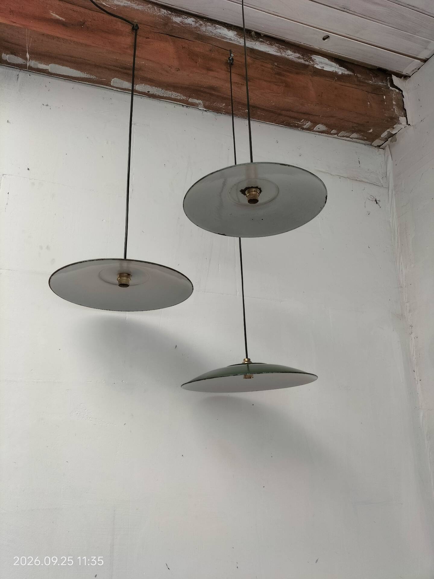 Suspensions enamelled sheets