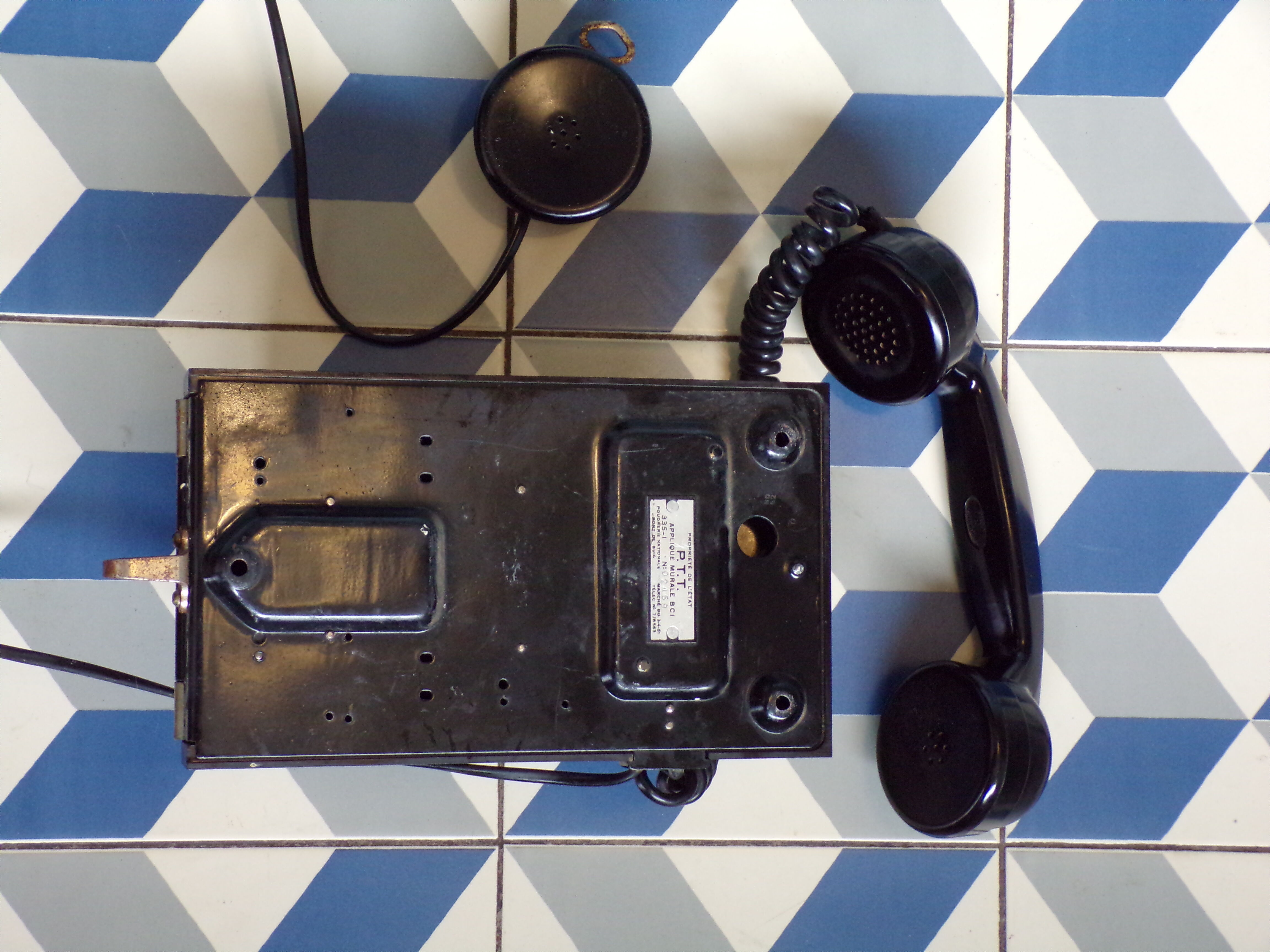 Téléphone à cadran mural en bakélite