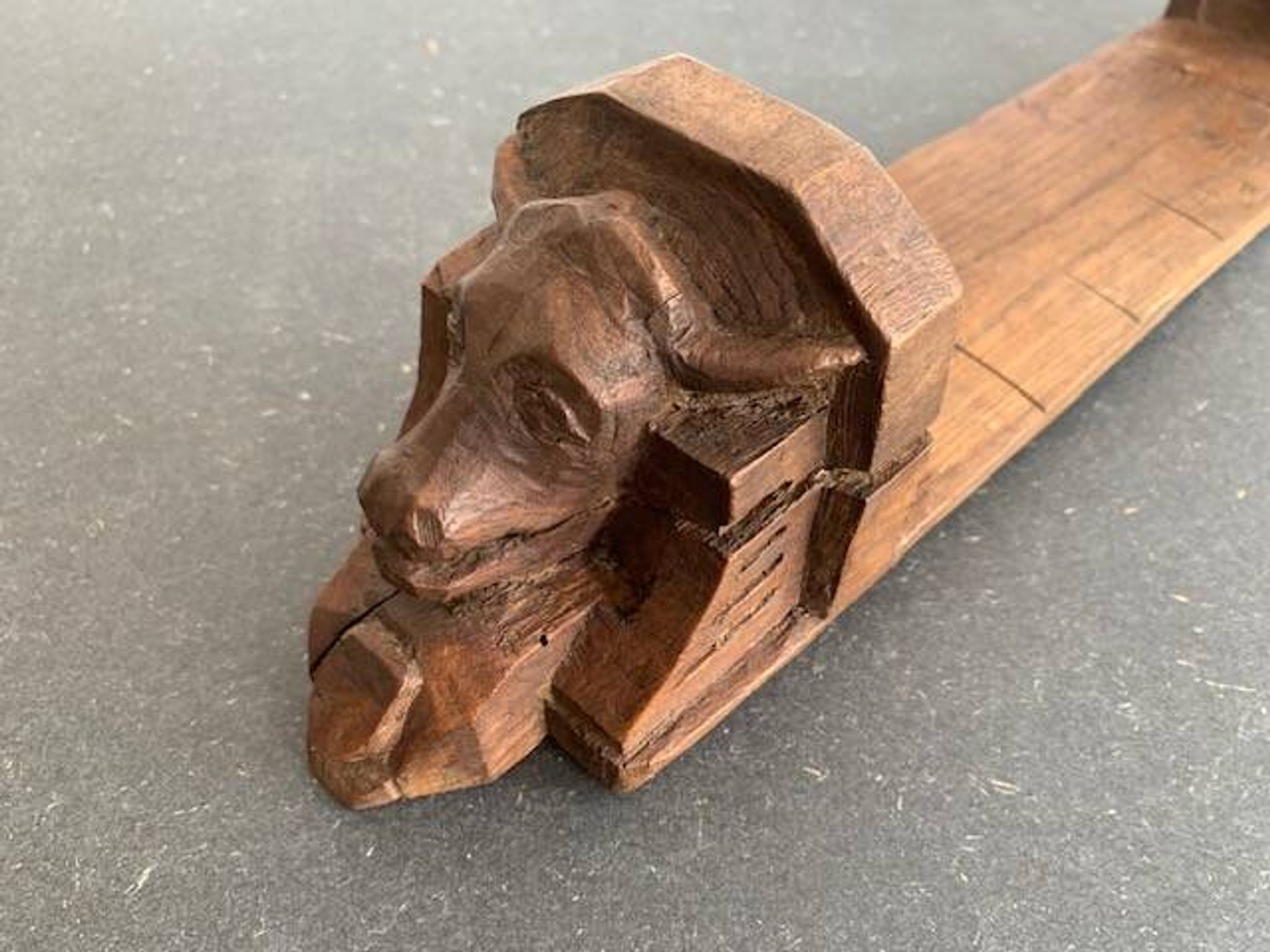 Socle mural en bois sculpté pour statue du 19e siècle