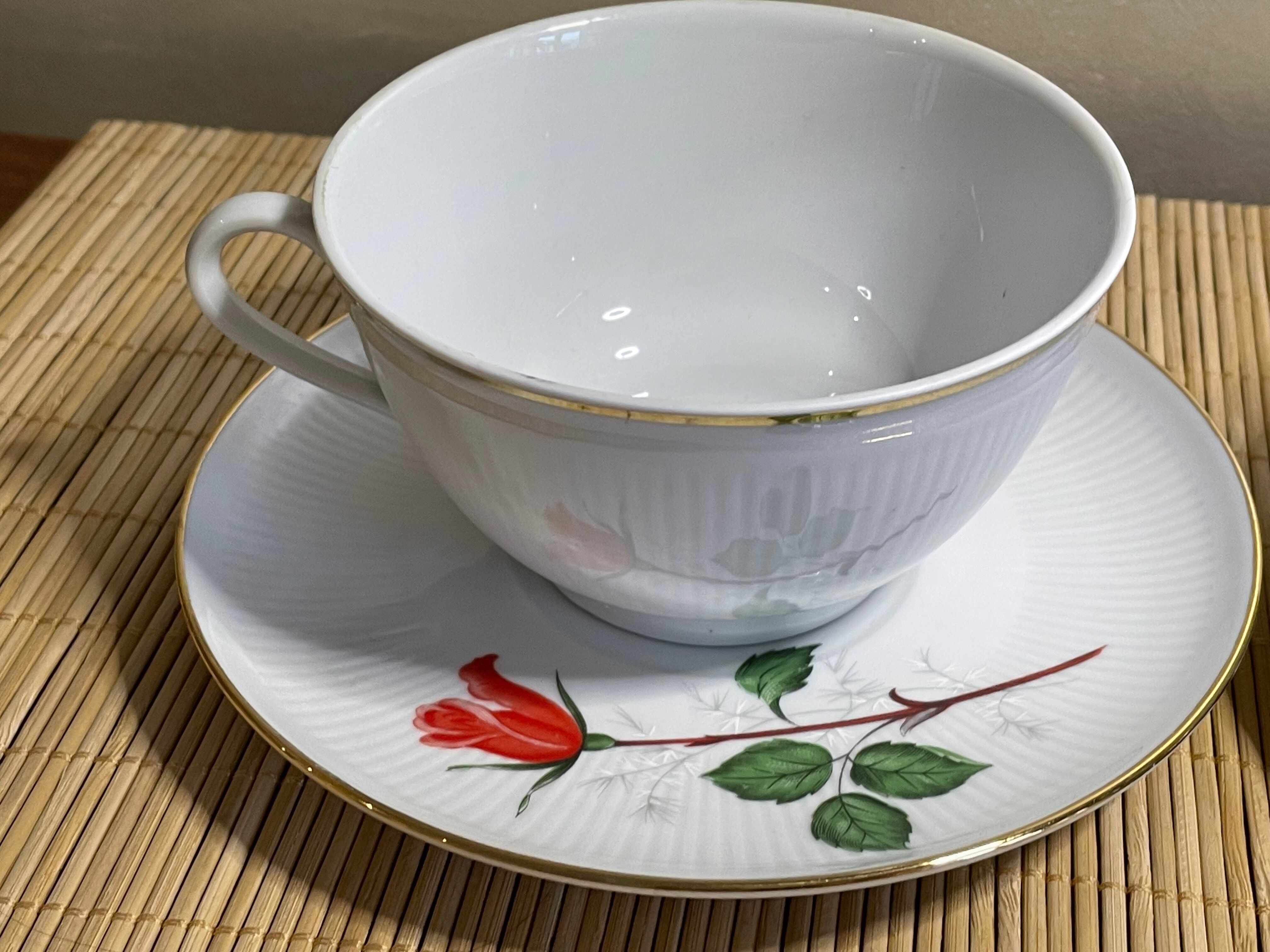 Duo of pink décor cups