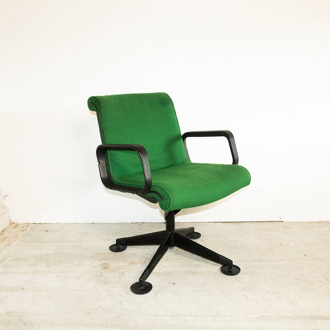 Knoll office chair by Richard Sapper circa 1980