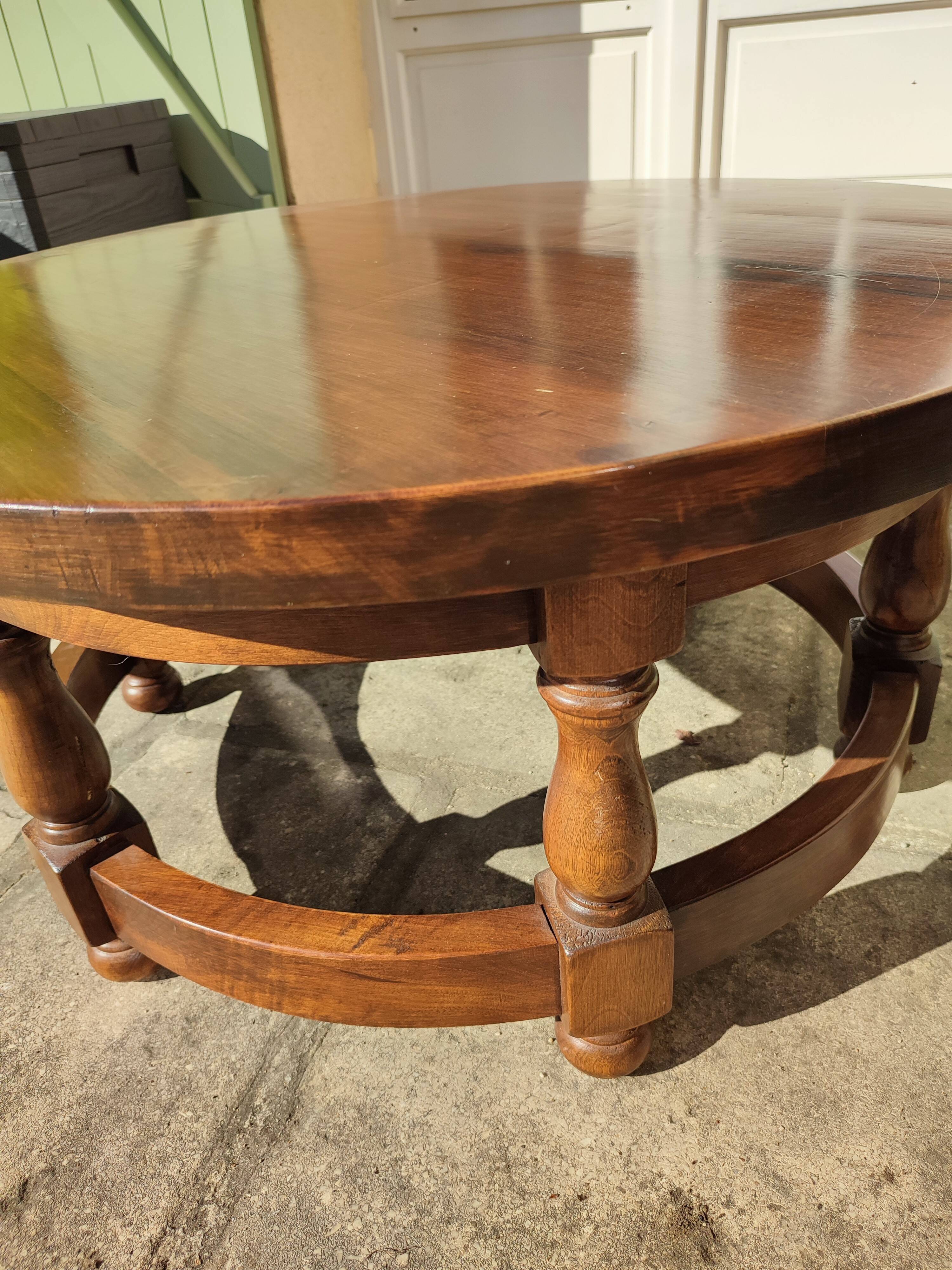 Round coffee table in solid walnut; diameter 80 cm