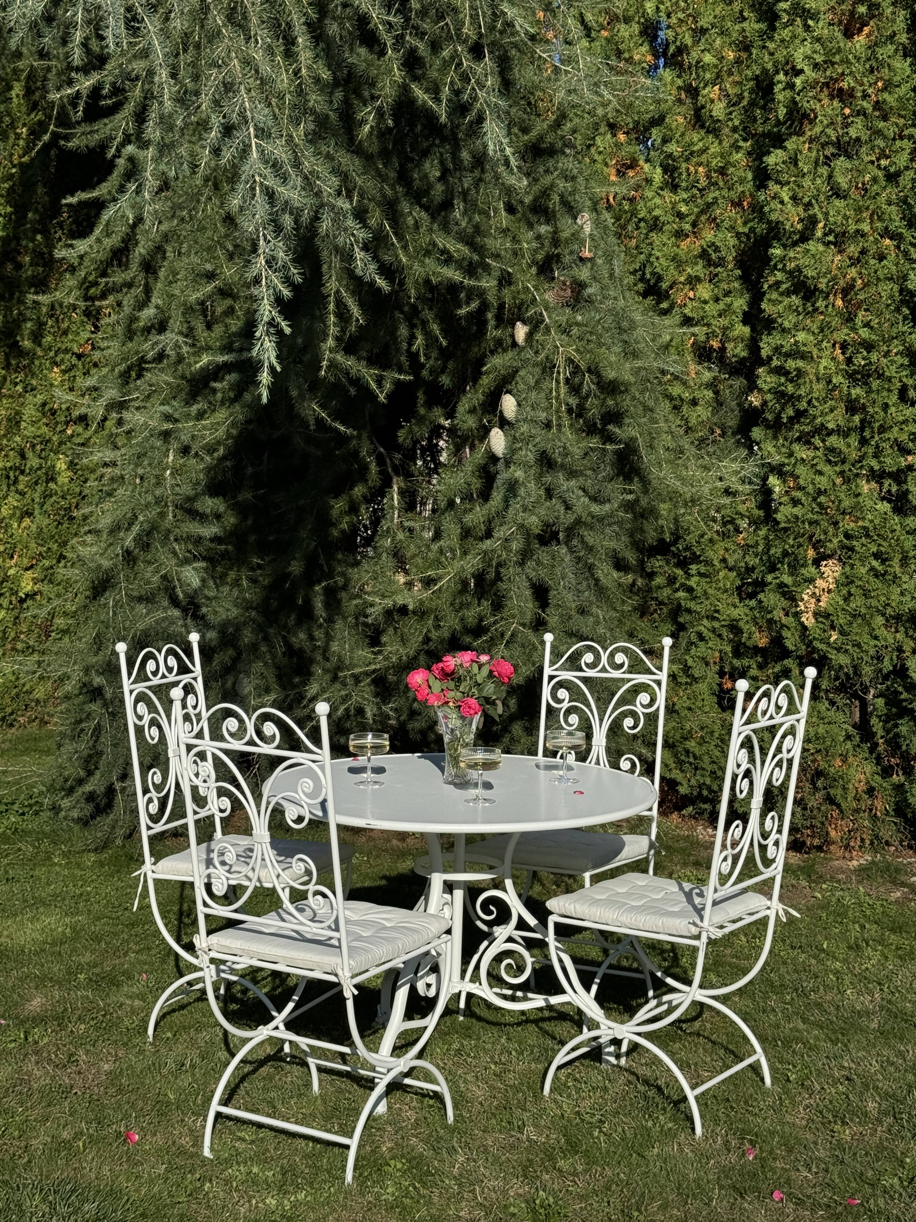 New garden furniture - wrought iron - Arras round table and 4 Lily chairs