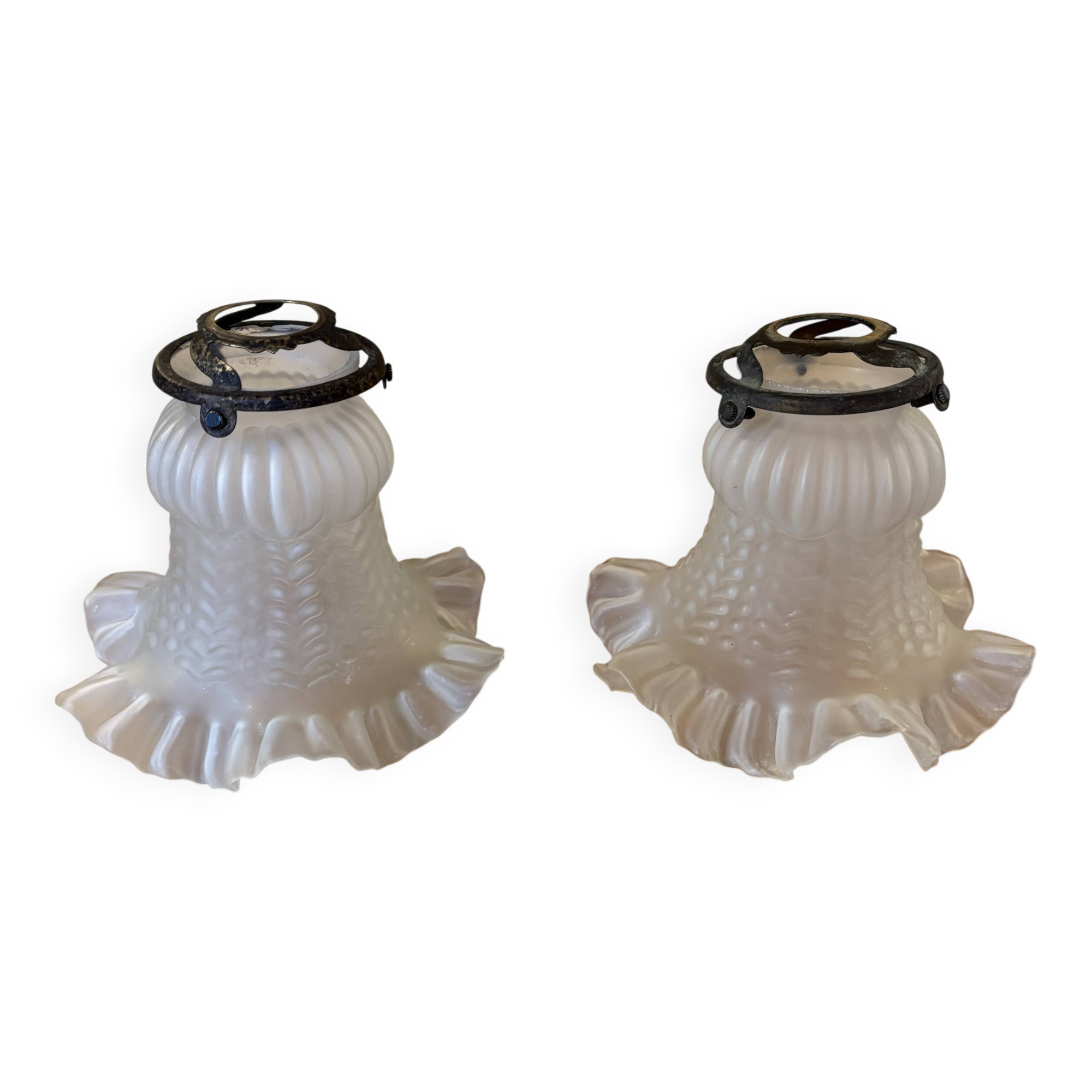 Suspension tulipe opaline dentelée