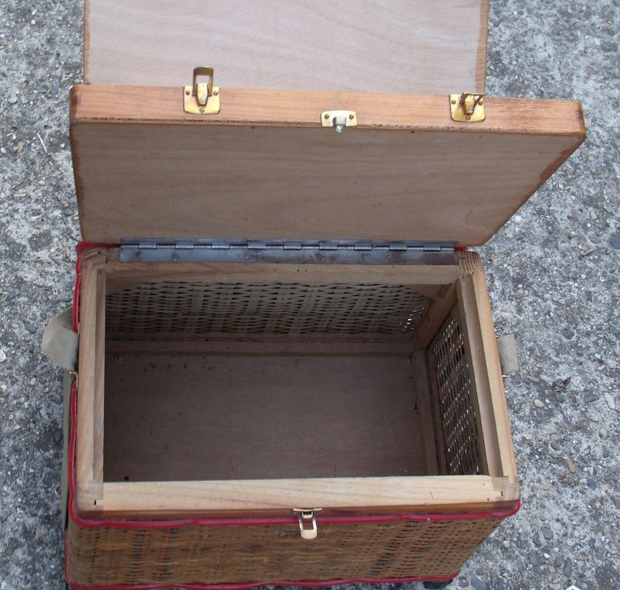 Rattan and skaï work box signed Soudexvinyl