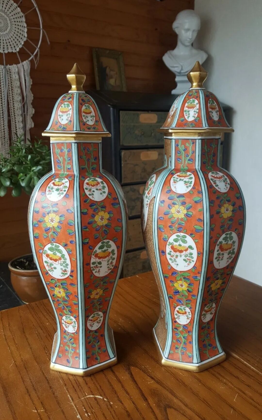 Pair of cutlery vases, urns porcelain polychrome Japan style signed